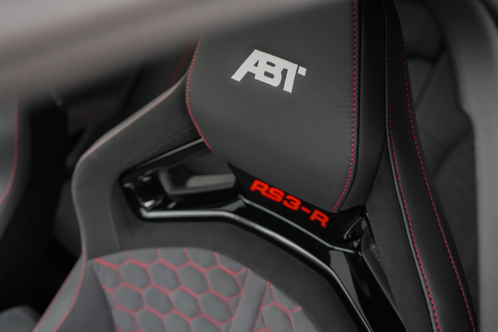 AUDI RS3 Sportback 2.5 TSI quattro S-tronic-image-12
