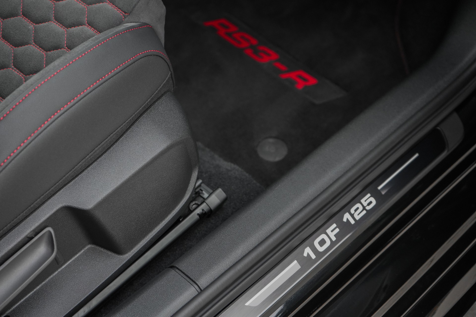 AUDI RS3 Sportback 2.5 TSI quattro S-tronic-image-17