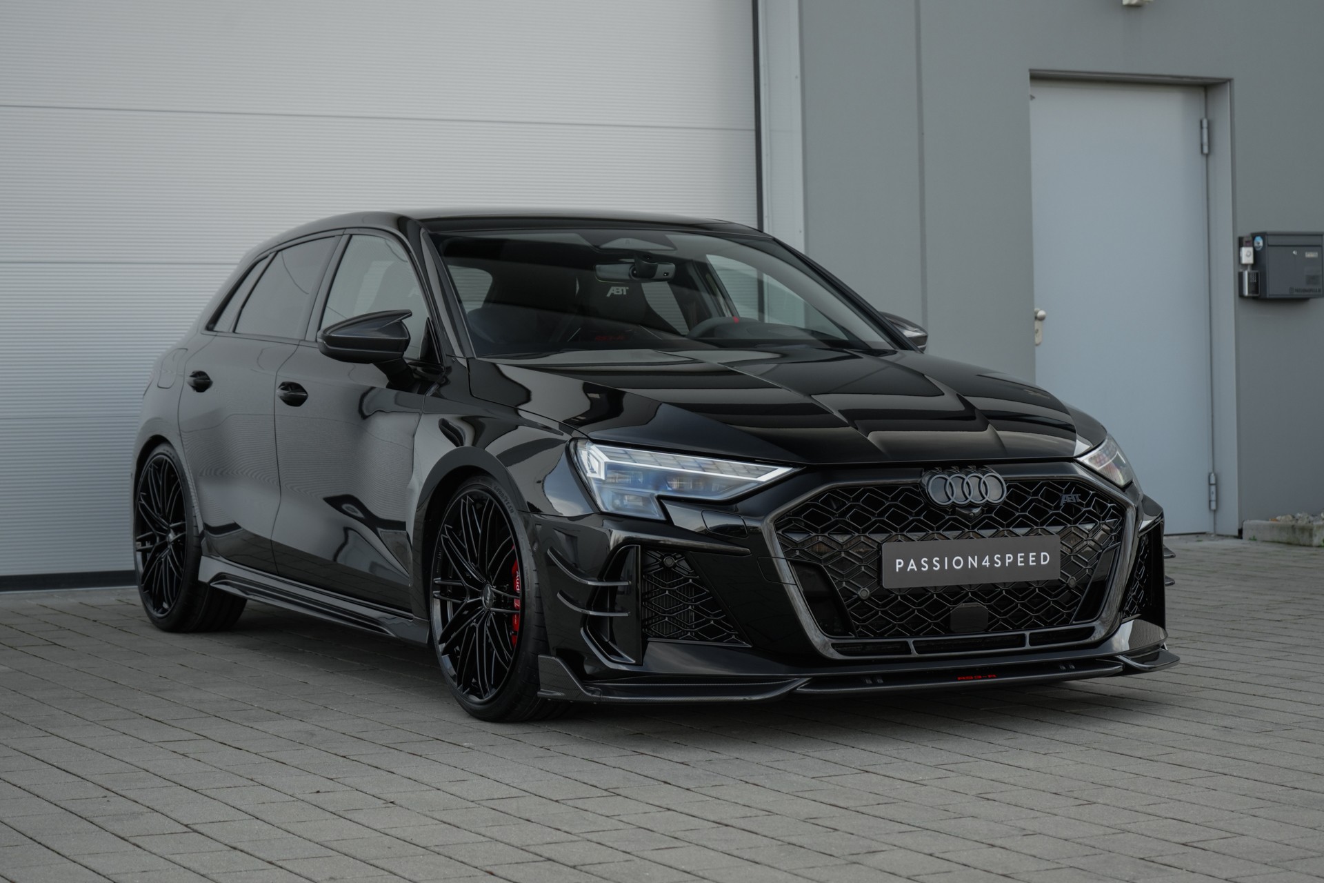 AUDI RS3 Sportback 2.5 TSI quattro S-tronic-image-2