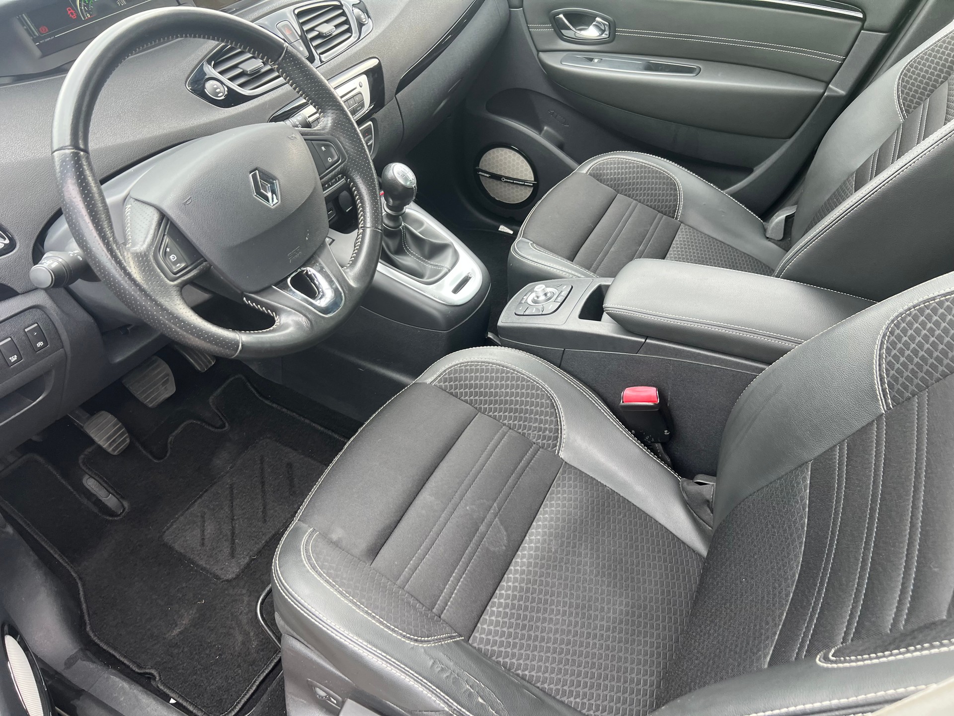 RENAULT Scénic 1.2 16V Turbo Bose-image-6