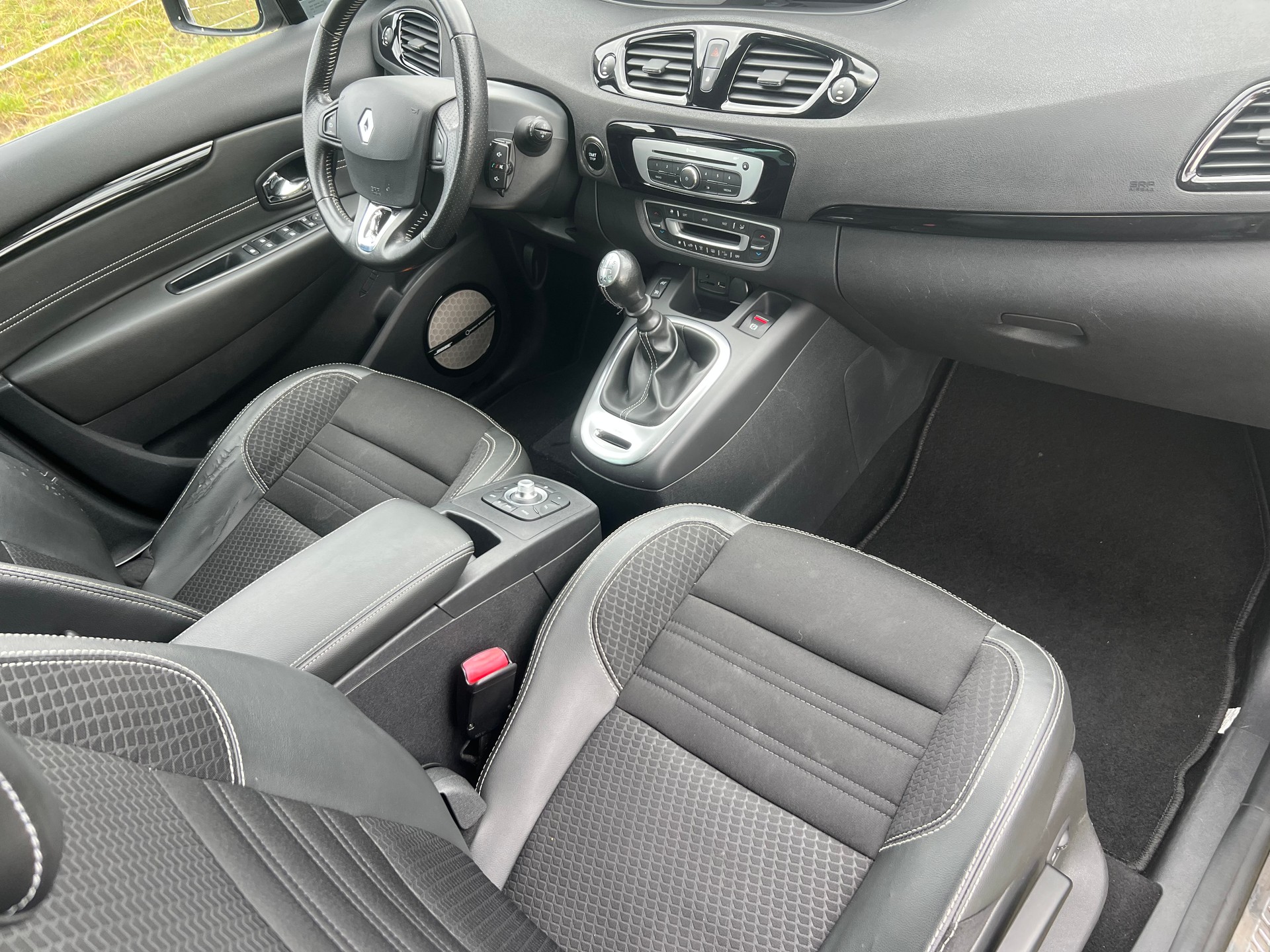 RENAULT Scénic 1.2 16V Turbo Bose-image-8