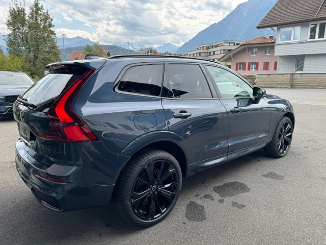 VOLVO XC60 2.0 B5 MH Black Edition AWD-image-2