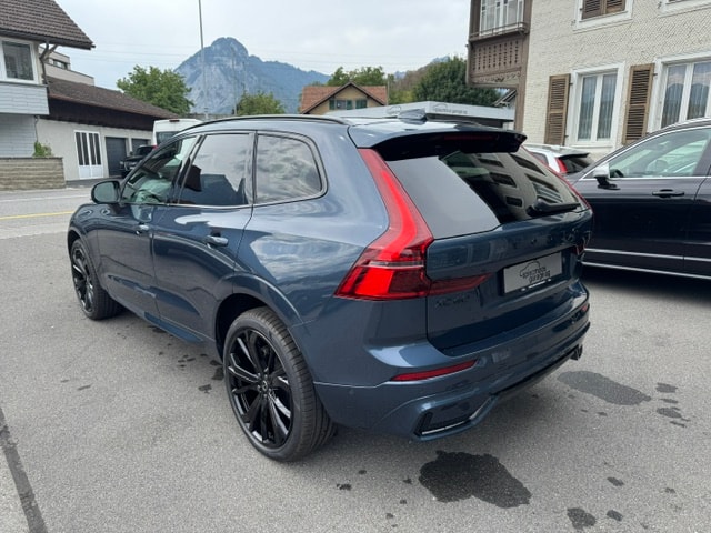 VOLVO XC60 2.0 B5 MH Black Edition AWD-image-4