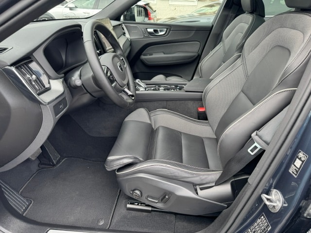 VOLVO XC60 2.0 B5 MH Black Edition AWD-image-9