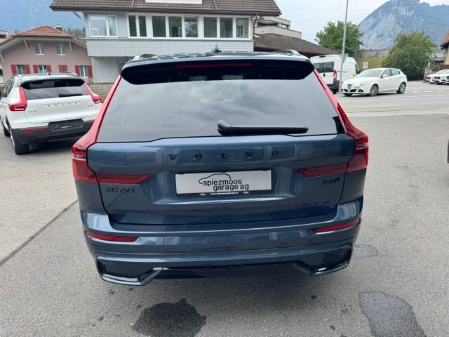 VOLVO XC60 2.0 B5 MH Black Edition AWD-image-3