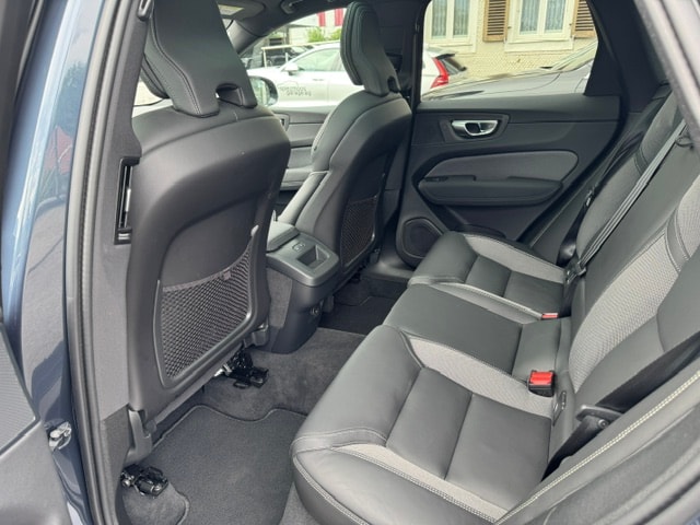 VOLVO XC60 2.0 B5 MH Black Edition AWD-image-11