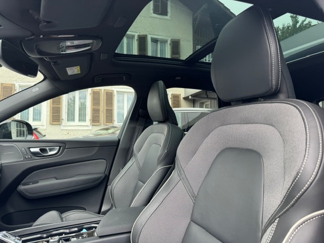 VOLVO XC60 2.0 B5 MH Black Edition AWD-image-10