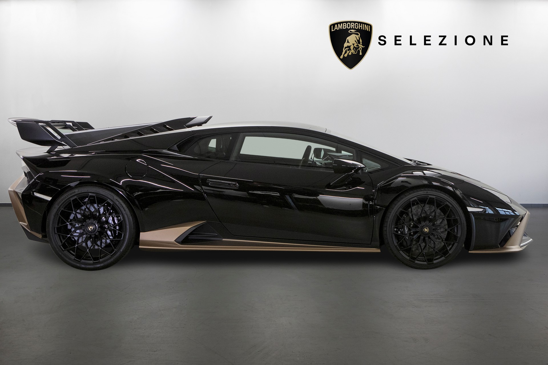 LAMBORGHINI Huracán STO Coupé DCT RWD-image-1