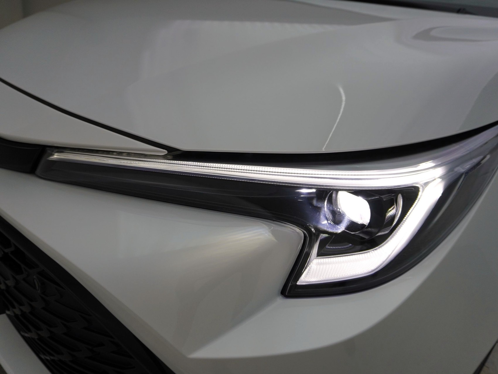 TOYOTA Corolla 2.0 HSD Trend + ** Zwei Zonen-Klimaautomatik **-image-6