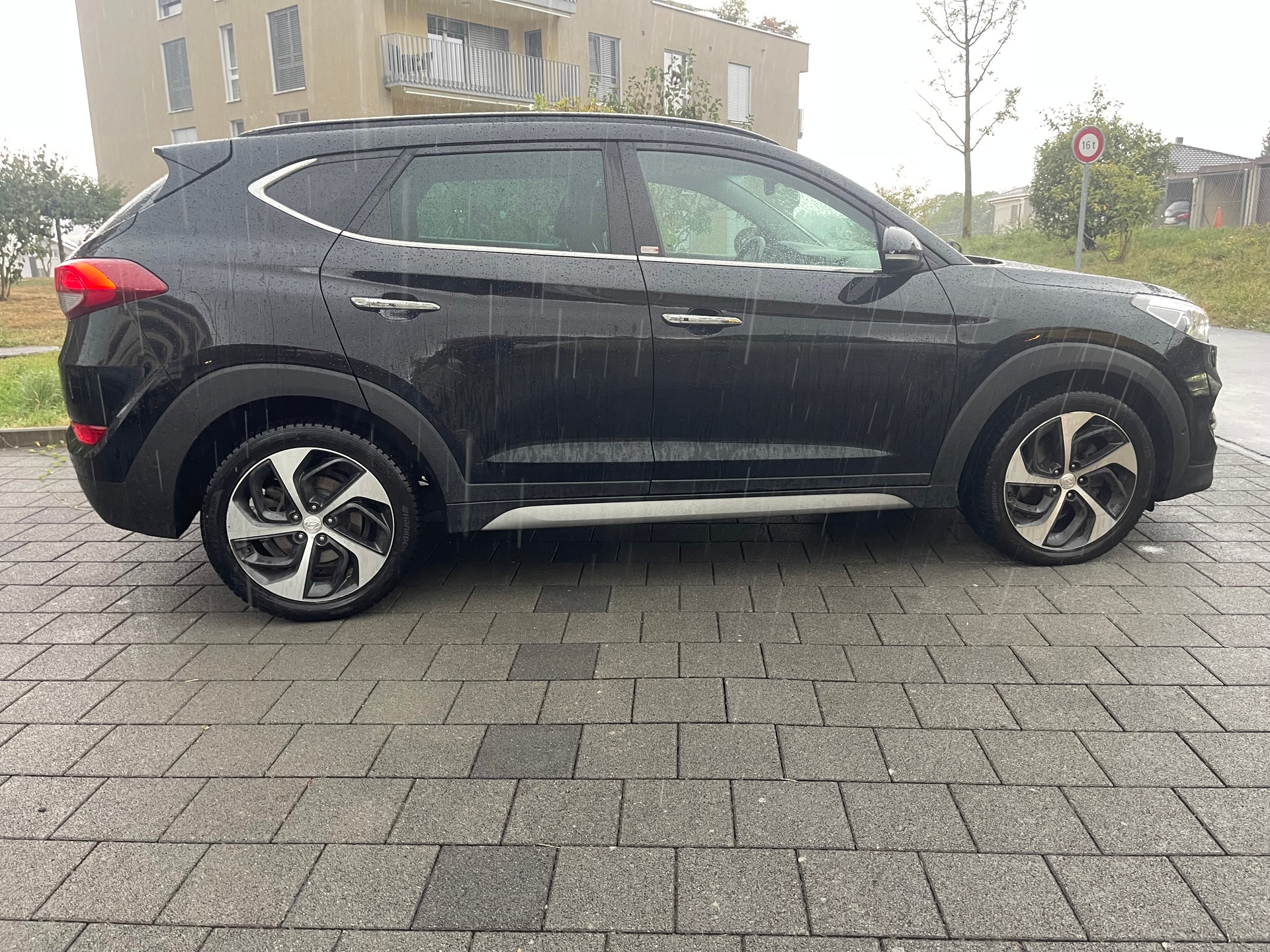 HYUNDAI Tucson 2.0 CRDI Vertex 4WD Automatic-image-1