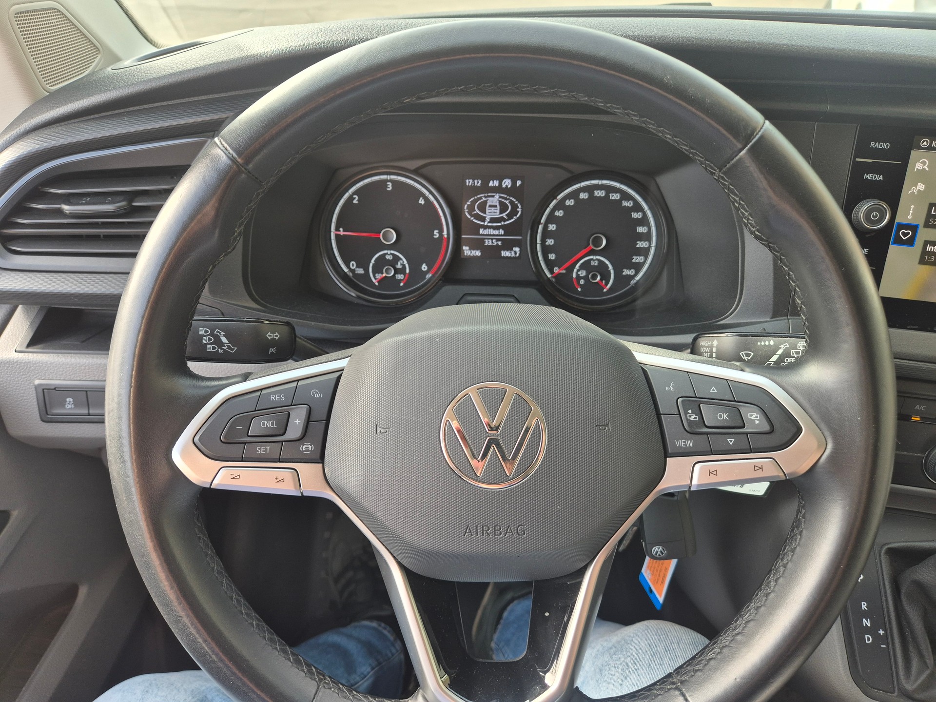 VW T6.1 Kombi 2.0 TDI 4Motion DSG LWB 9-Sitzplätze-image-5