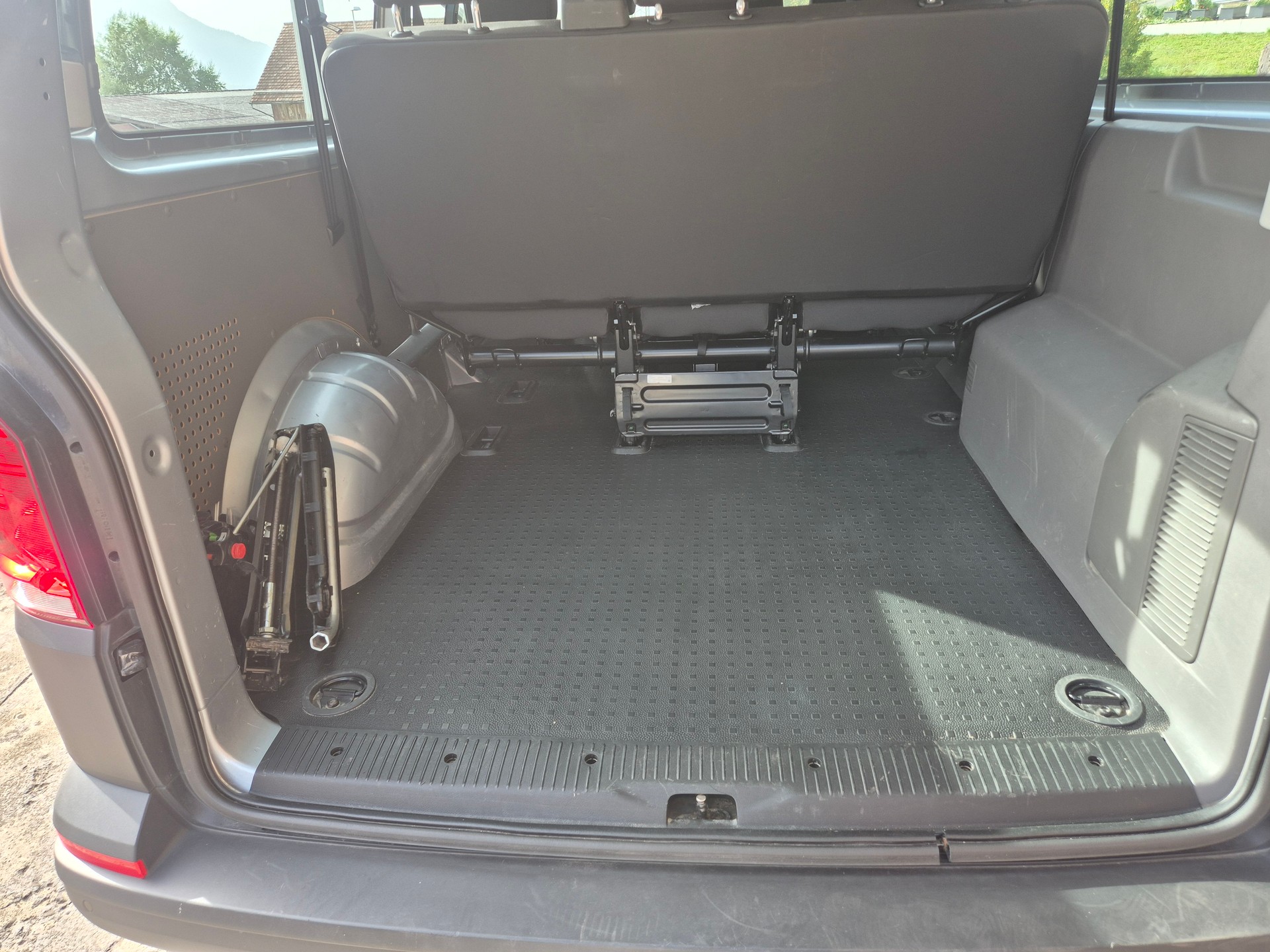 VW T6.1 Kombi 2.0 TDI 4Motion DSG LWB 9-Sitzplätze-image-14