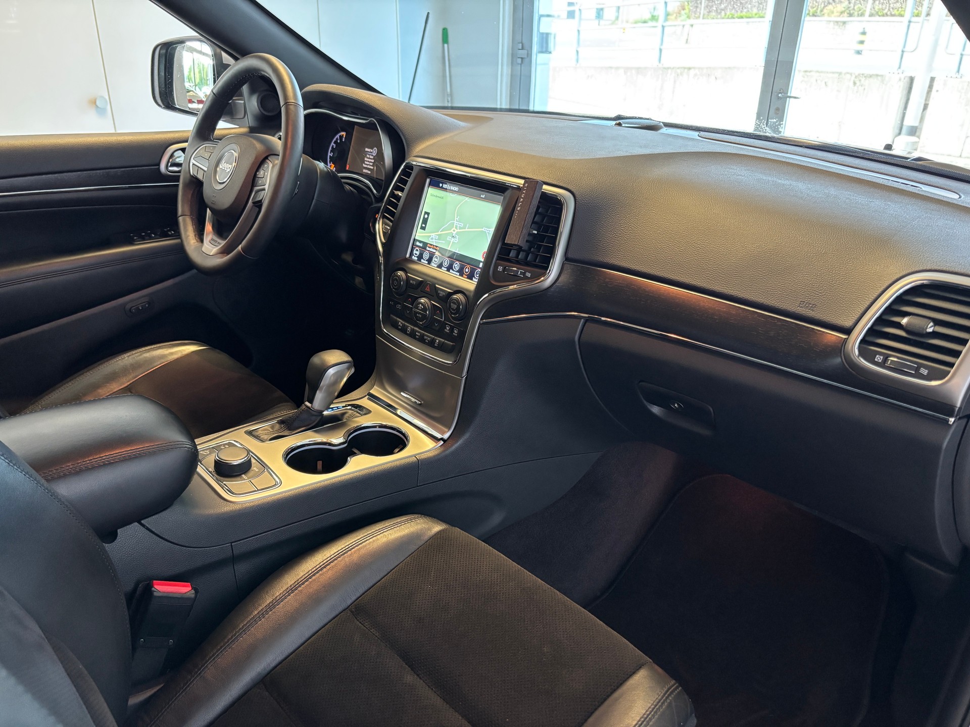 JEEP Grand Cherokee 3.0 CRD Night Eagle Automatic-image-7