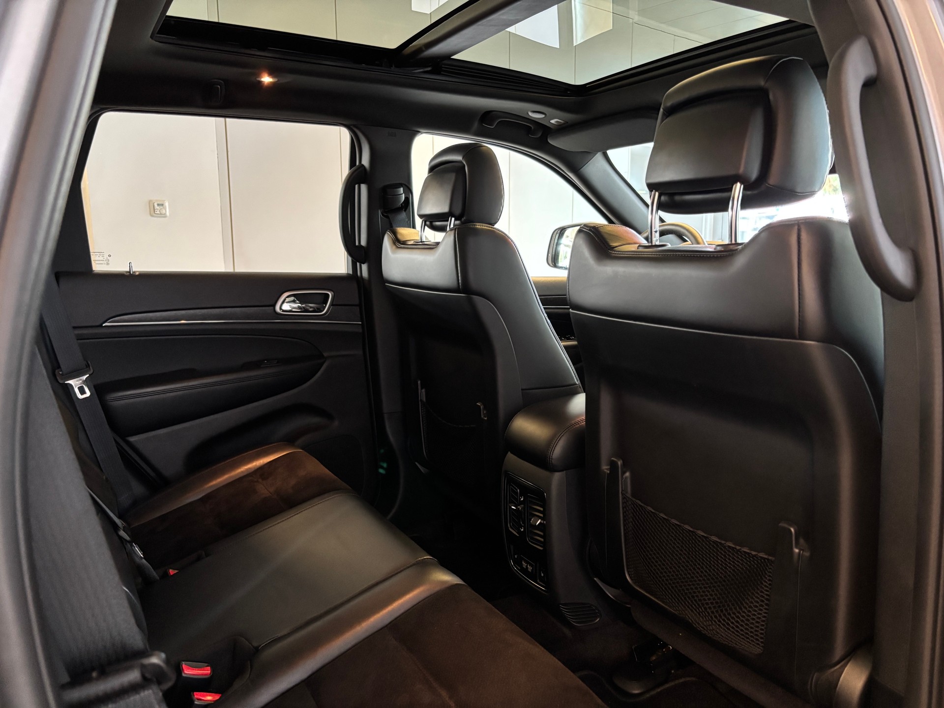 JEEP Grand Cherokee 3.0 CRD Night Eagle Automatic-image-13