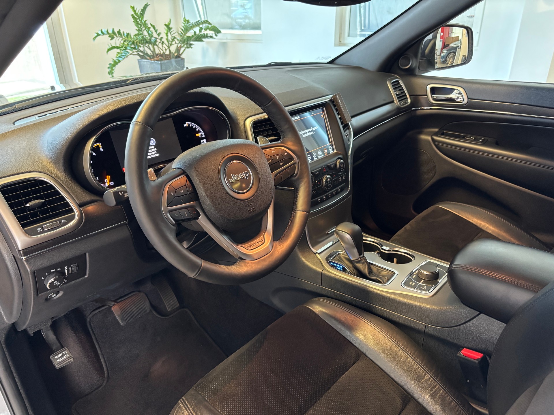 JEEP Grand Cherokee 3.0 CRD Night Eagle Automatic-image-4