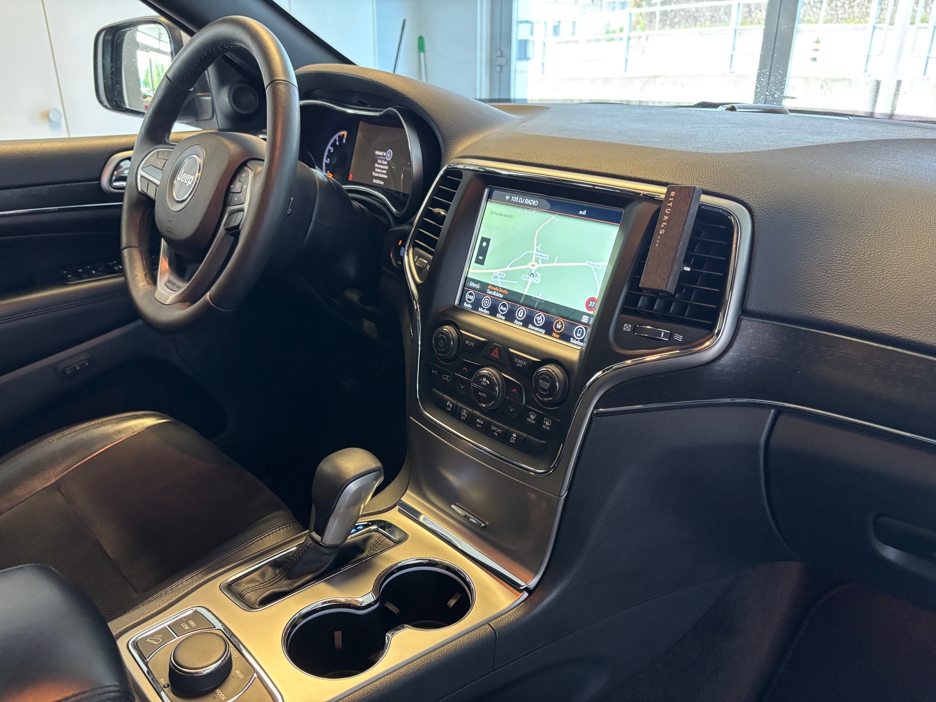 JEEP Grand Cherokee 3.0 CRD Night Eagle Automatic-image-8