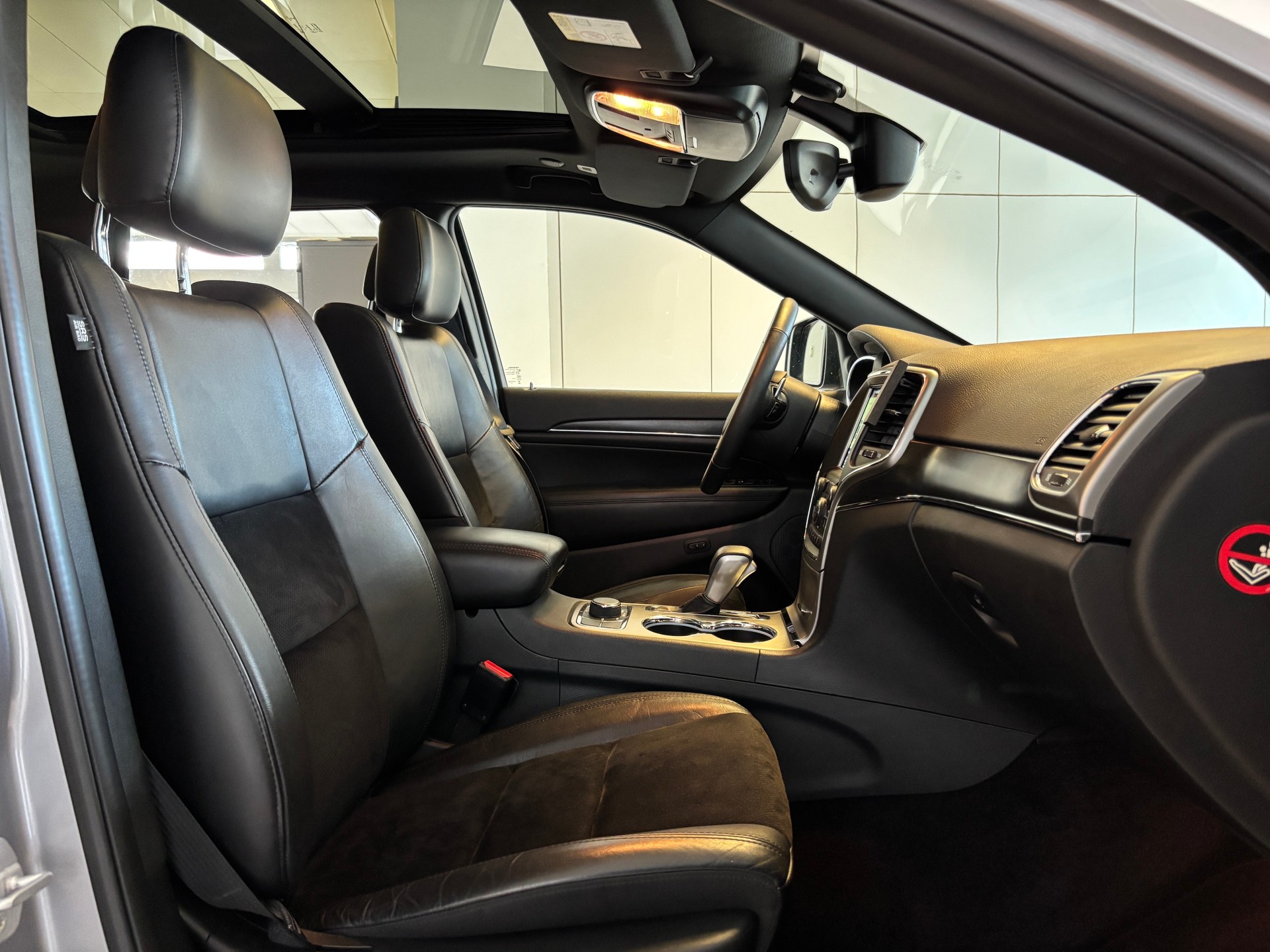 JEEP Grand Cherokee 3.0 CRD Night Eagle Automatic-image-9
