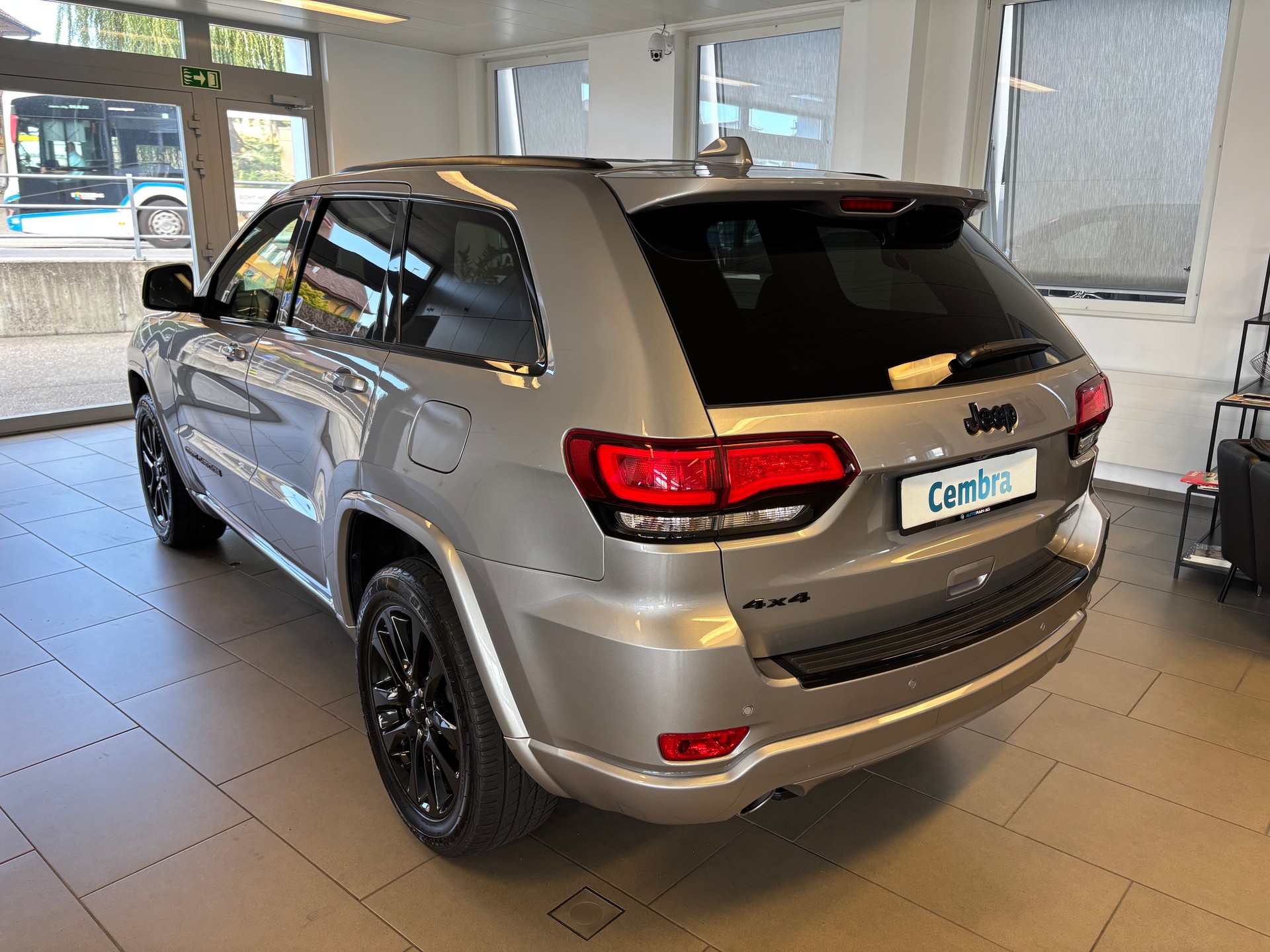 JEEP Grand Cherokee 3.0 CRD Night Eagle Automatic-image-3