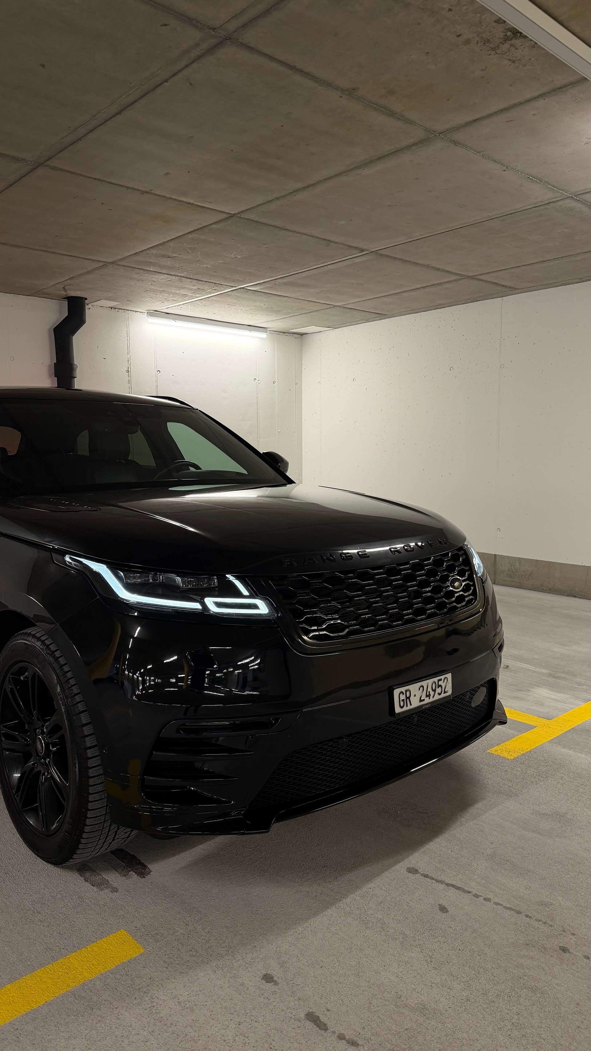 LAND ROVER 2.0 T 300 R-Dynamic SE-image-2