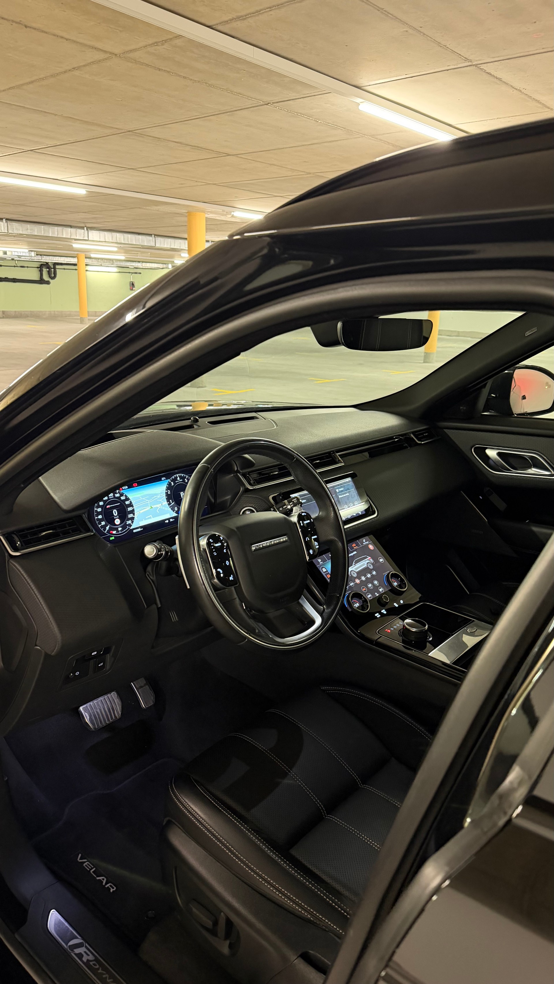 LAND ROVER 2.0 T 300 R-Dynamic SE-image-3