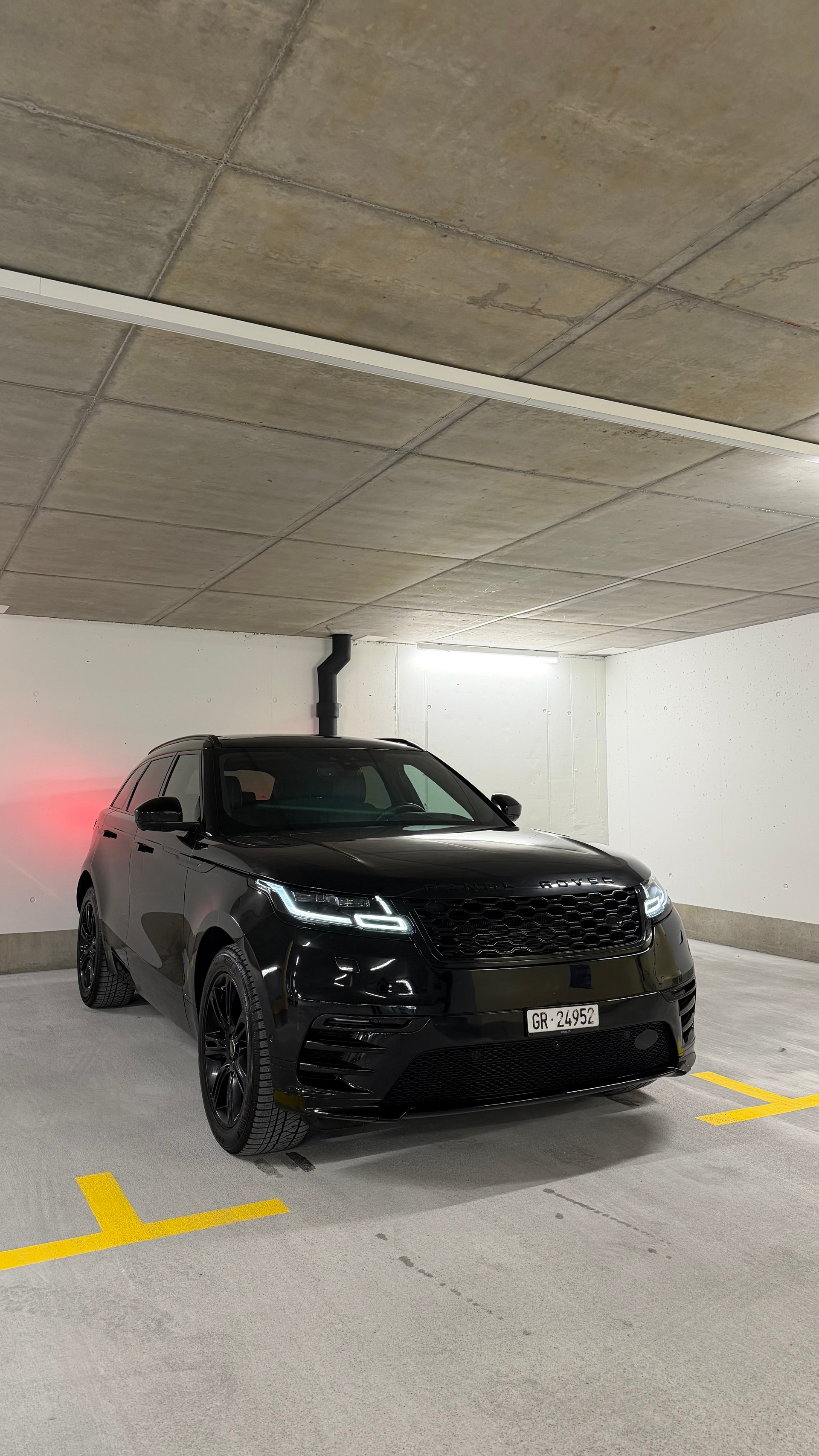 LAND ROVER 2.0 T 300 R-Dynamic SE-image-0