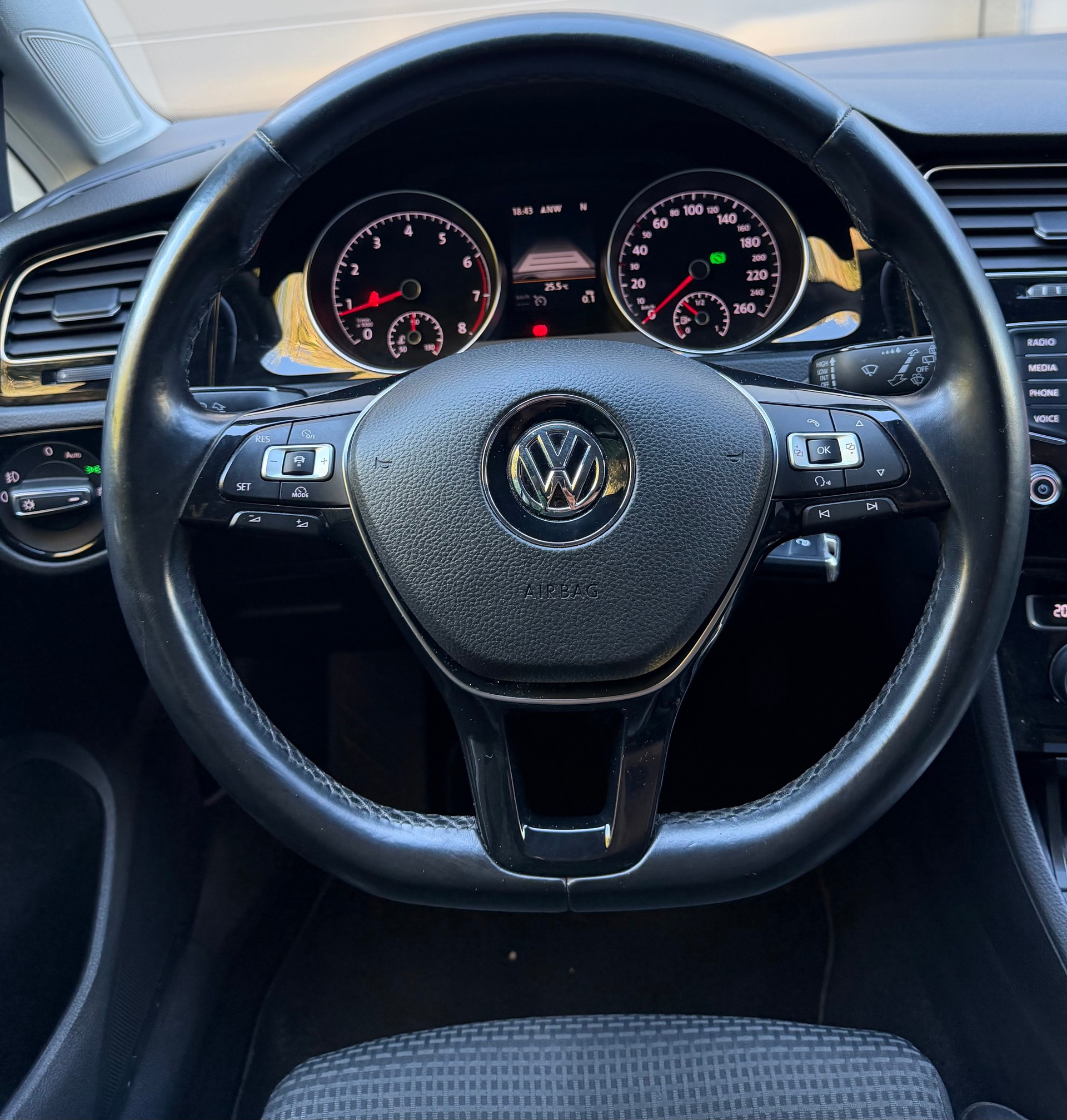 VW Golf 1.4 TSI Highline DSG-image-9