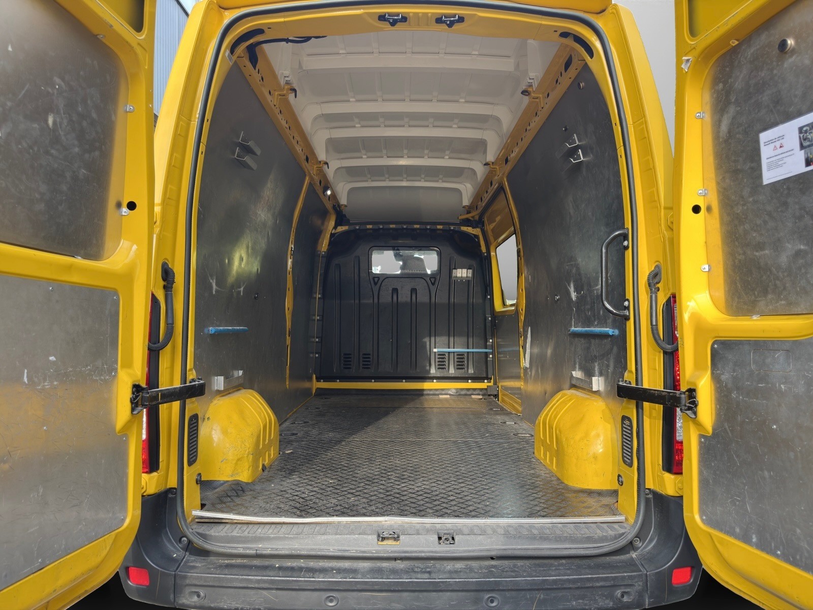 RENAULT Master T35 2.3dCi 135 L3H3-image-13