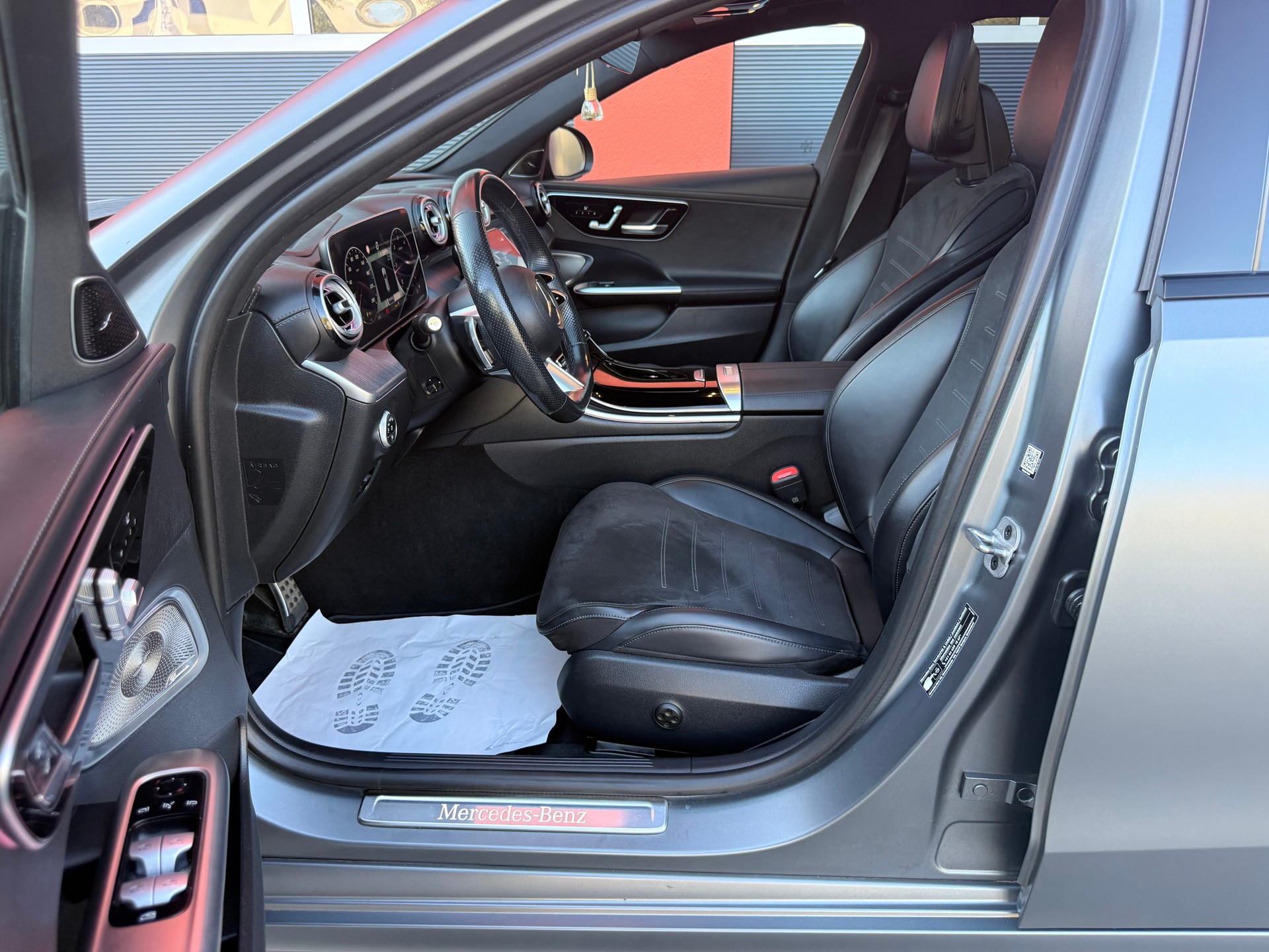 MERCEDES-BENZ C 220 d T 4Matic AMG Line-image-11
