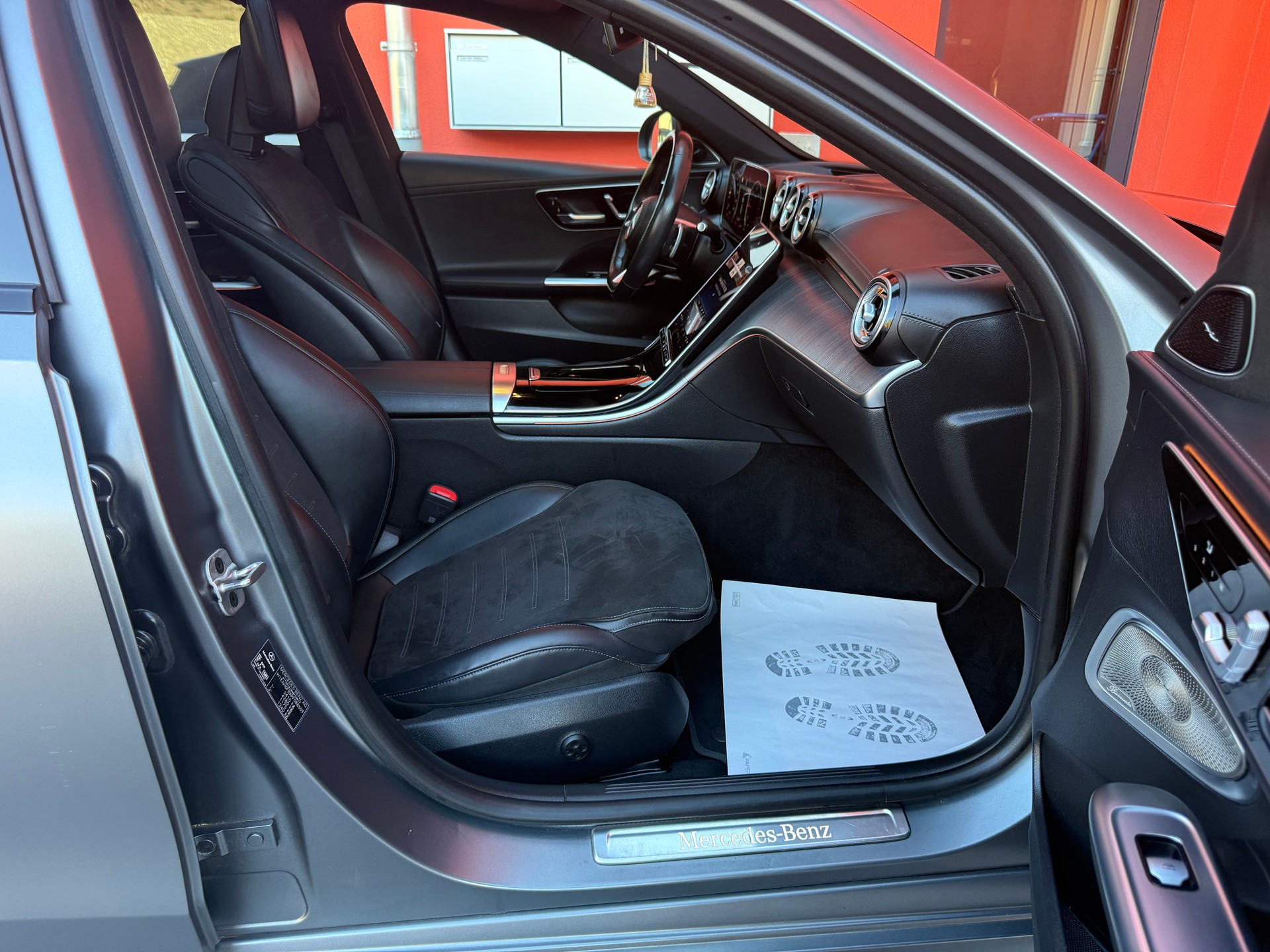 MERCEDES-BENZ C 220 d T 4Matic AMG Line-image-12
