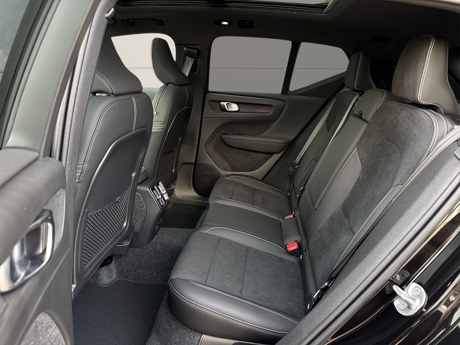 VOLVO EX40 Twin Ultra AWD-image-11