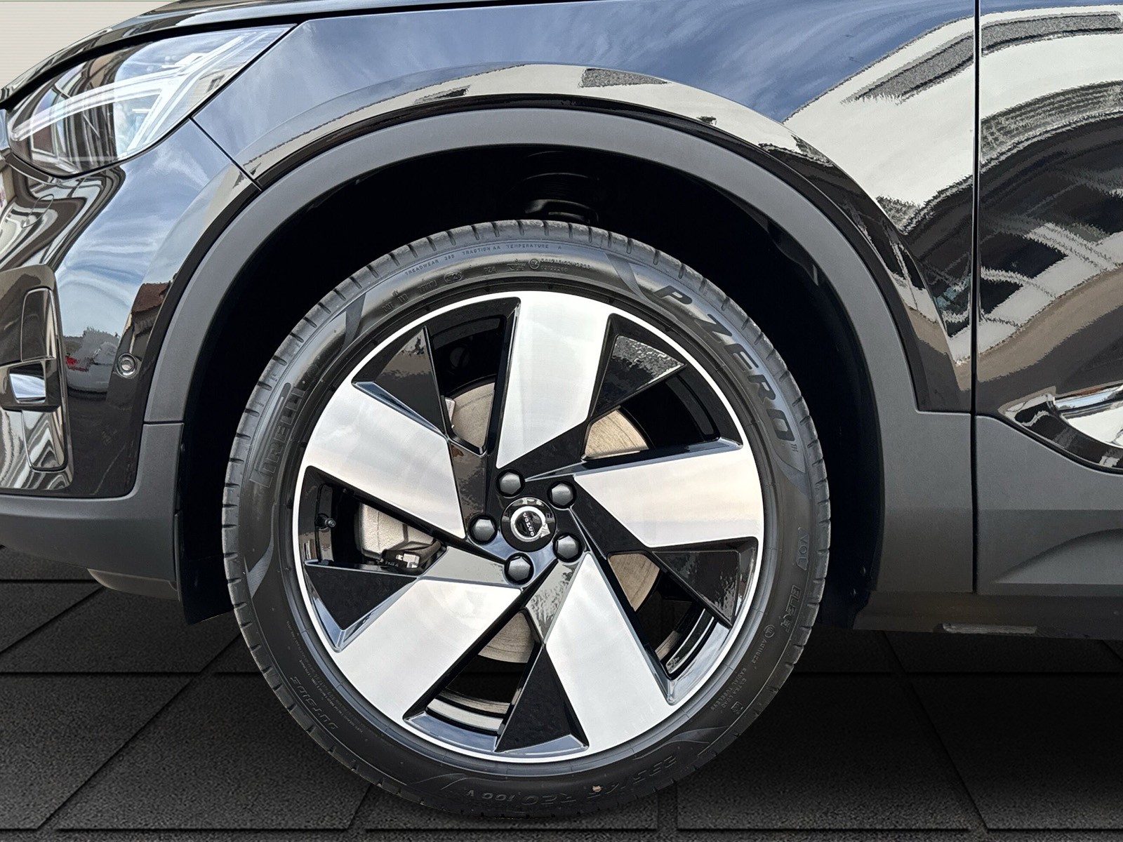 VOLVO EX40 Twin Ultra AWD-image-5