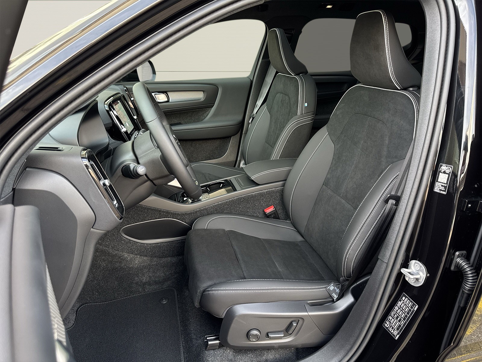 VOLVO EX40 Twin Ultra AWD-image-8