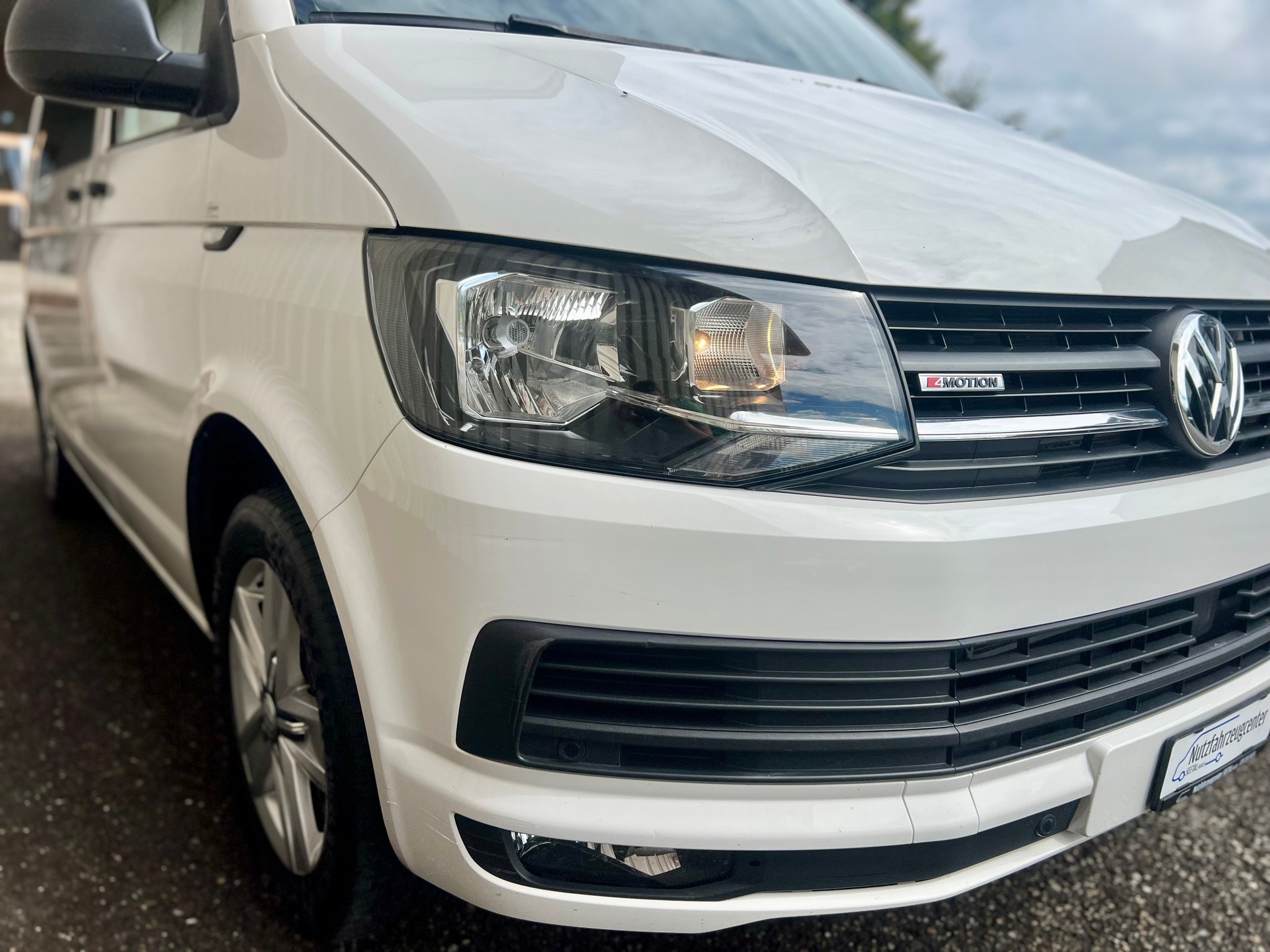 VW T6 California 2.0 TDI Beach Liberty 4Motion DSG 150 PS by Nutzfahrzeugcenter Seetal-image-12