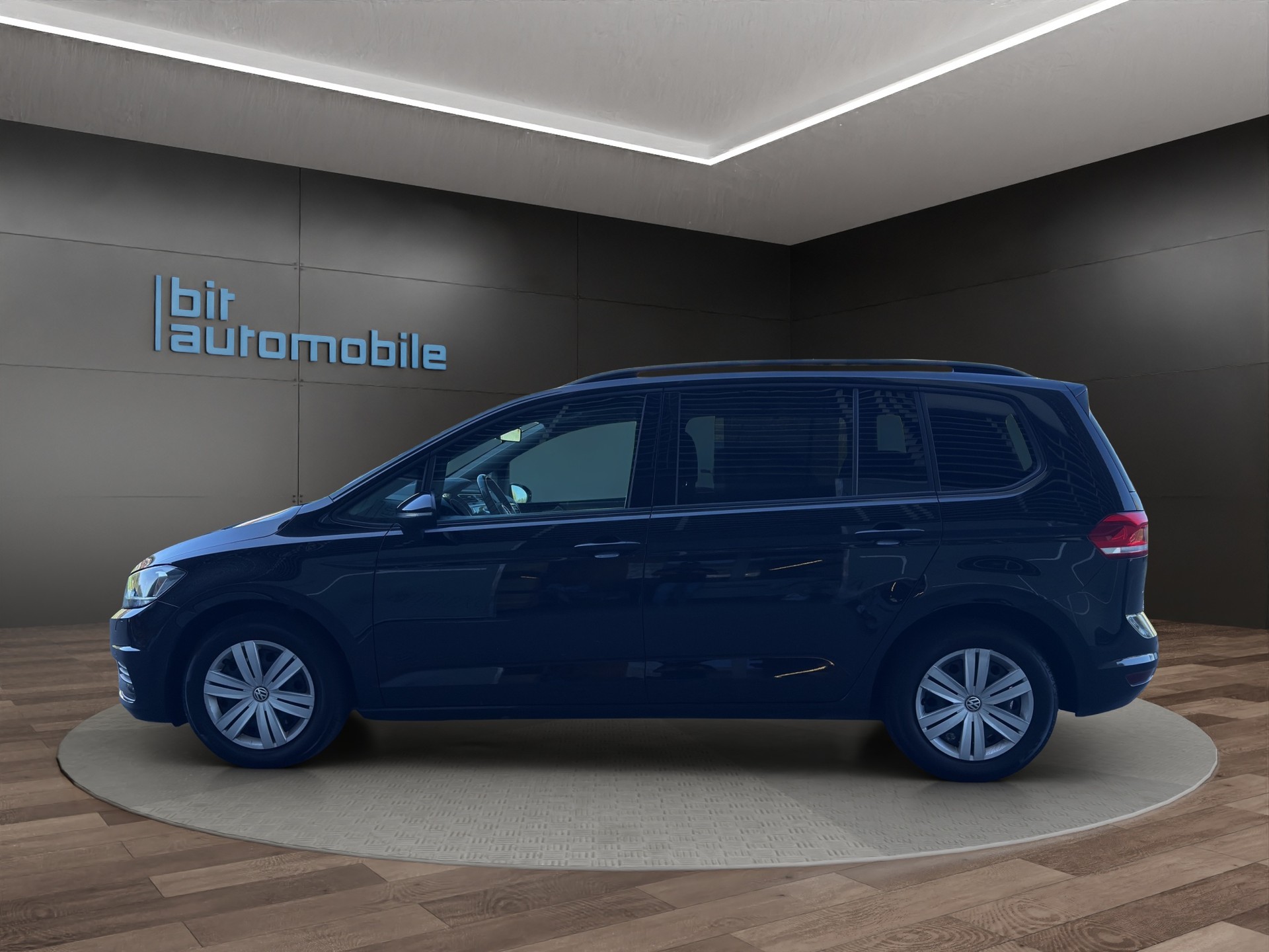 VW Touran 1.6 TDI BlueMotion Technology Family DSG 7Plätzer-image-2