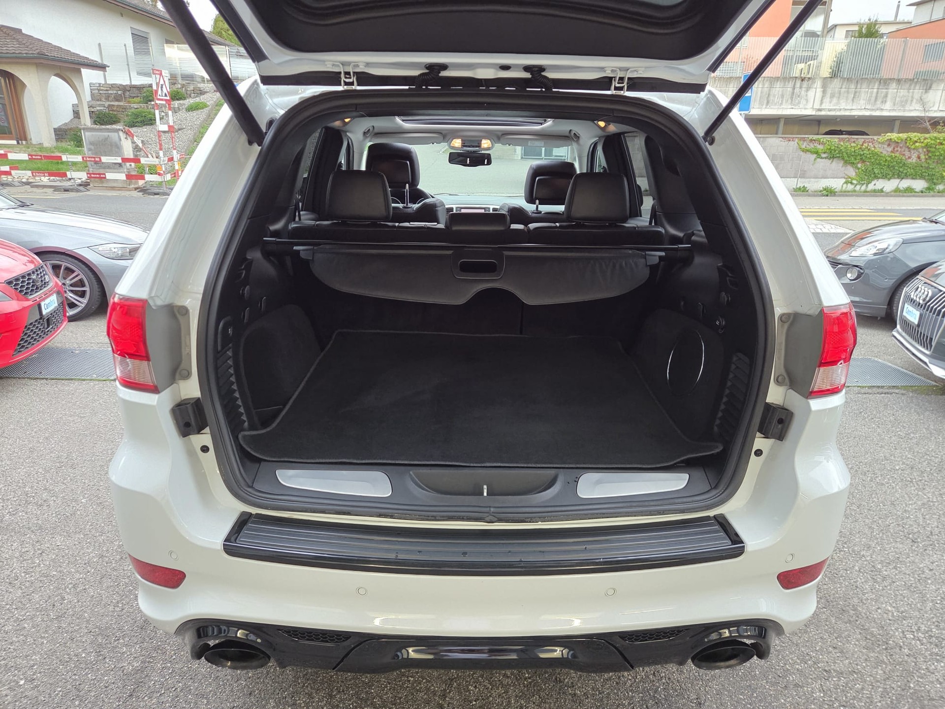 JEEP Grand Cherokee 6.4 SRT8 Automatic-image-15