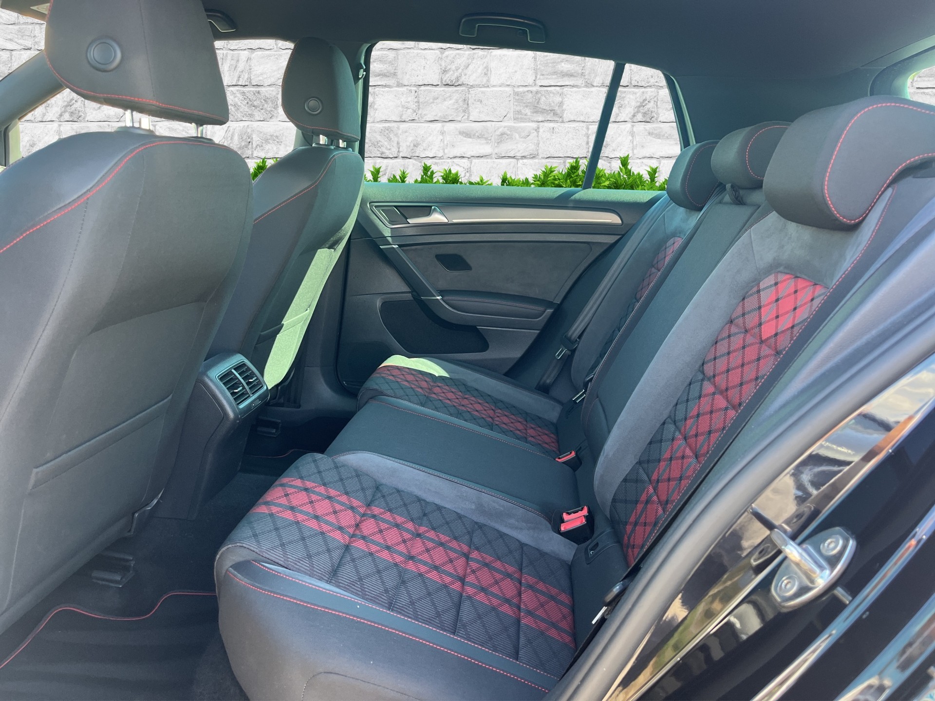 VW Golf 2.0 TSI GTI TCR DSG-image-16