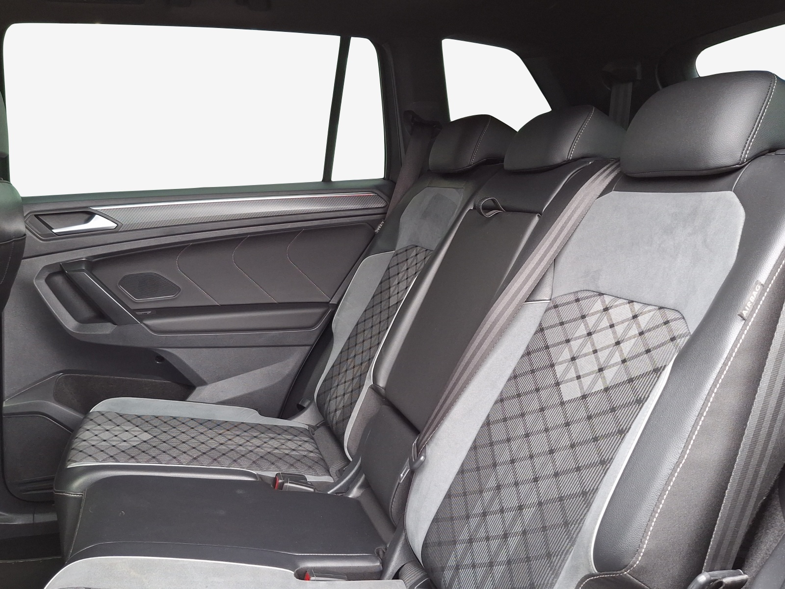 VW Tiguan Allspace 2.0 TDI SCR R-Line 4Motion DSG-image-11