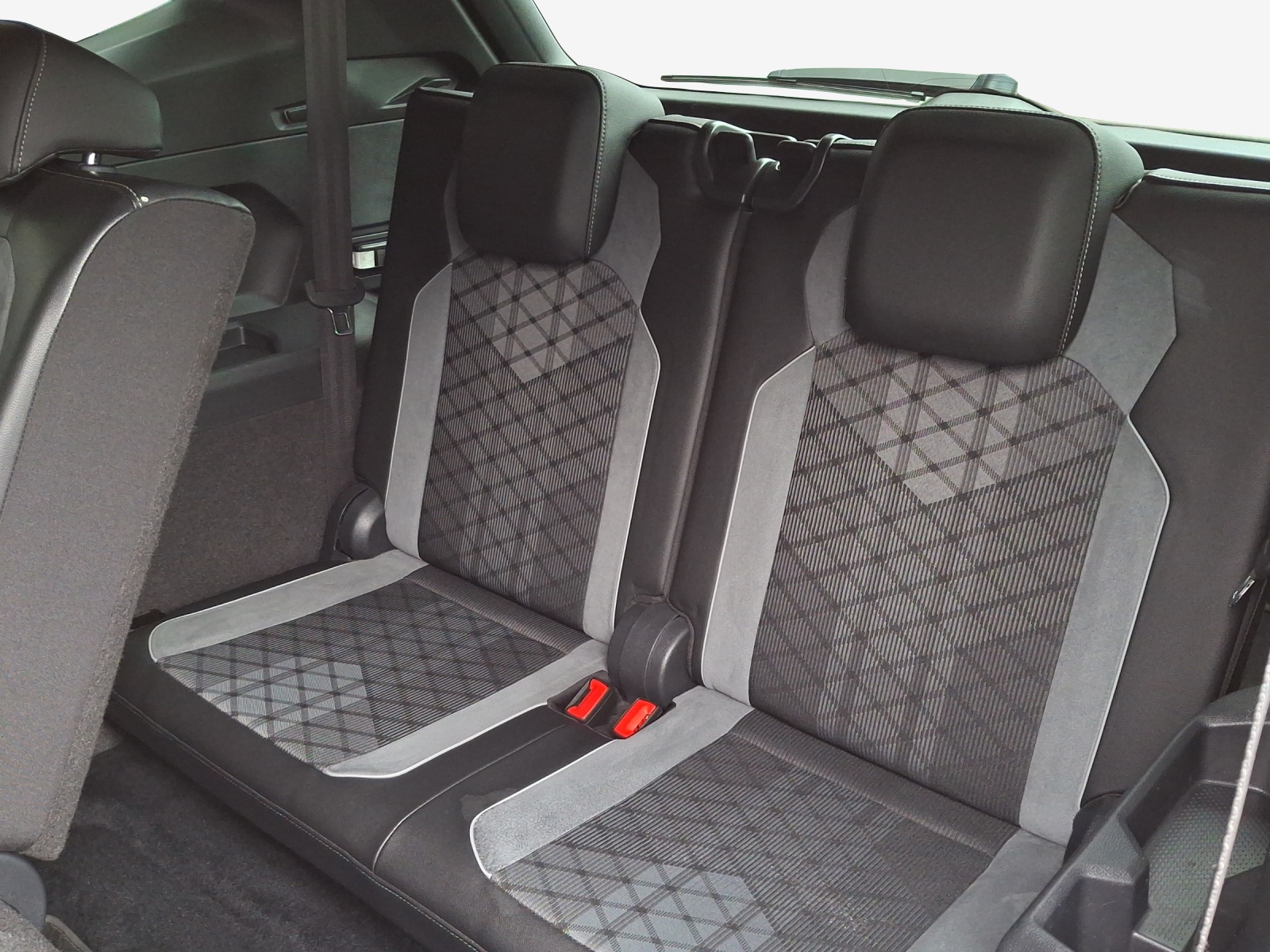 VW Tiguan Allspace 2.0 TDI SCR R-Line 4Motion DSG-image-13