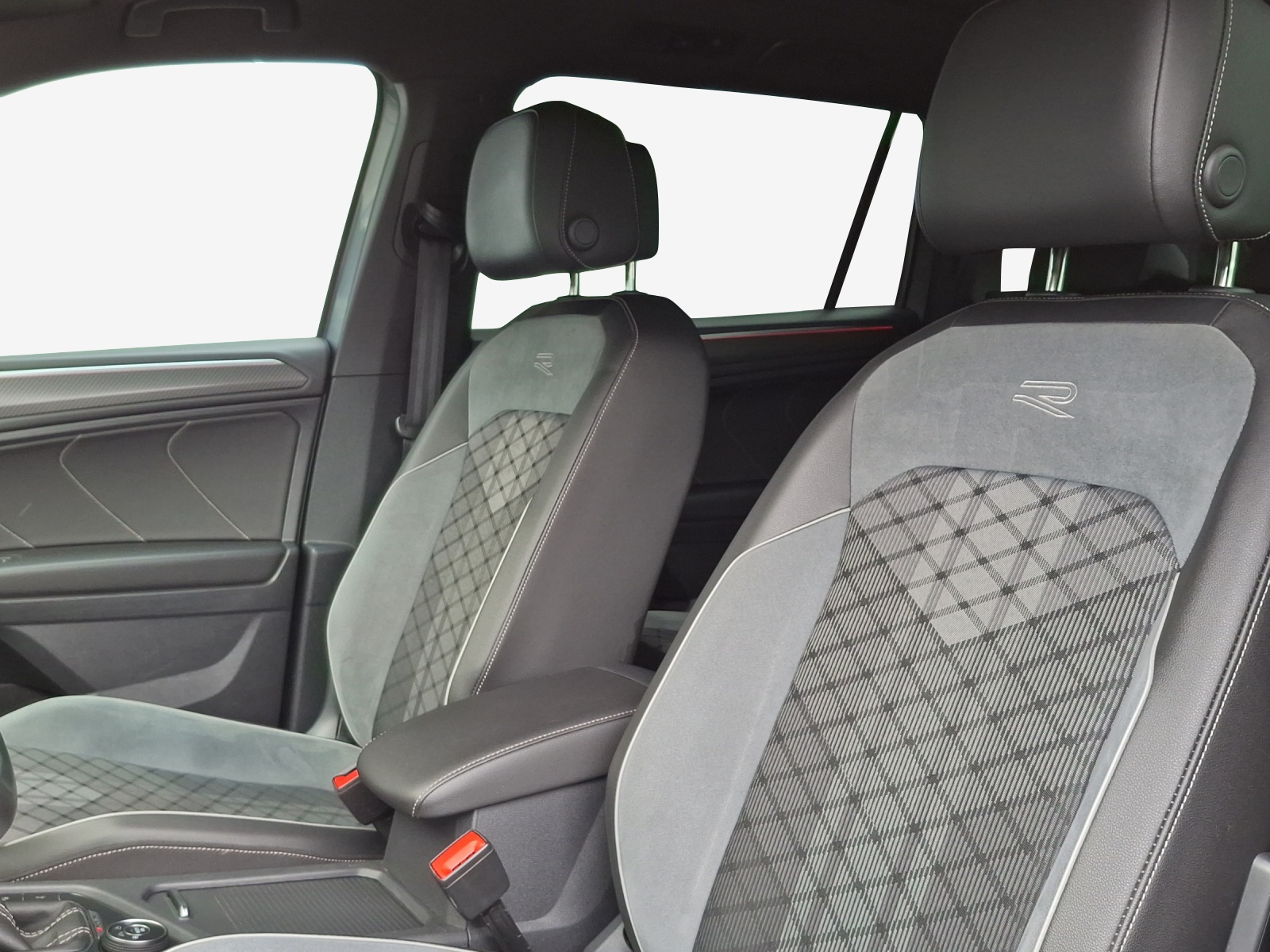 VW Tiguan Allspace 2.0 TDI SCR R-Line 4Motion DSG-image-7