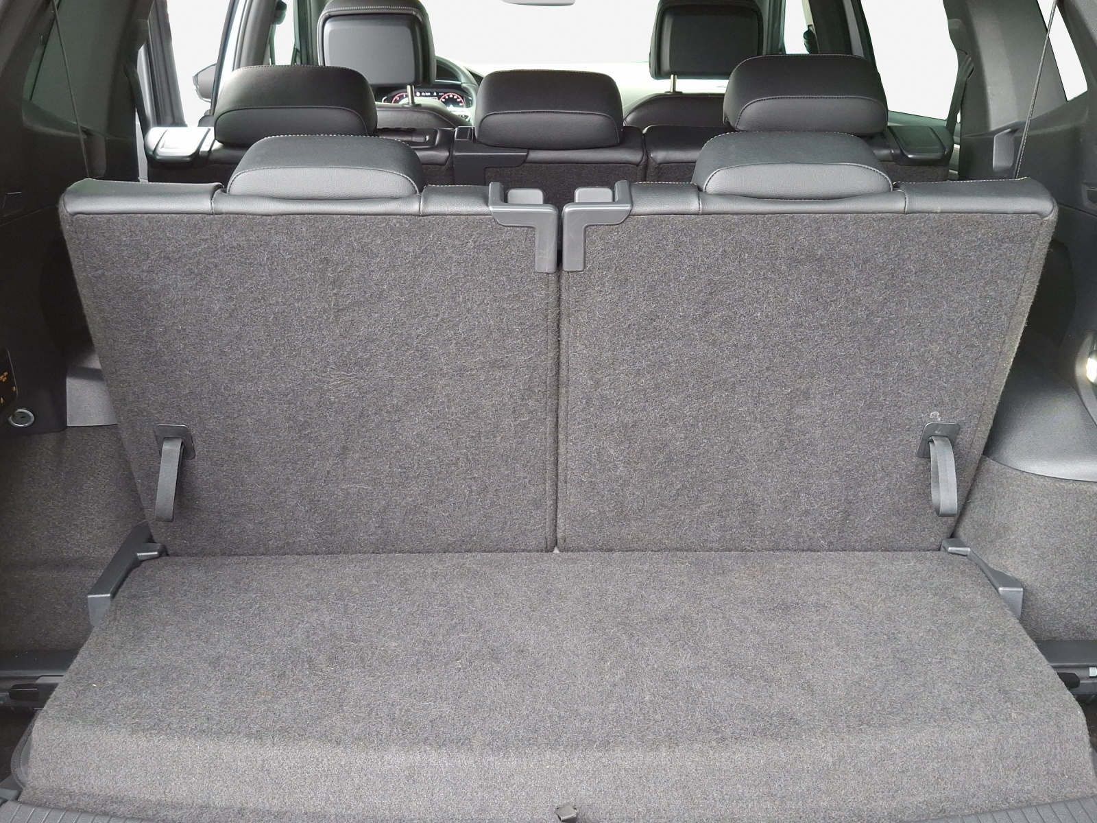 VW Tiguan Allspace 2.0 TDI SCR R-Line 4Motion DSG-image-12