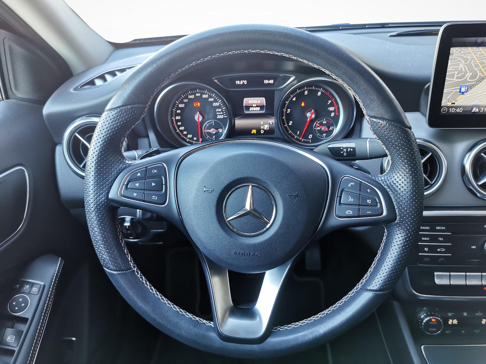 MERCEDES-BENZ GLA-Klasse X156 GLA 200 Night Star-image-4