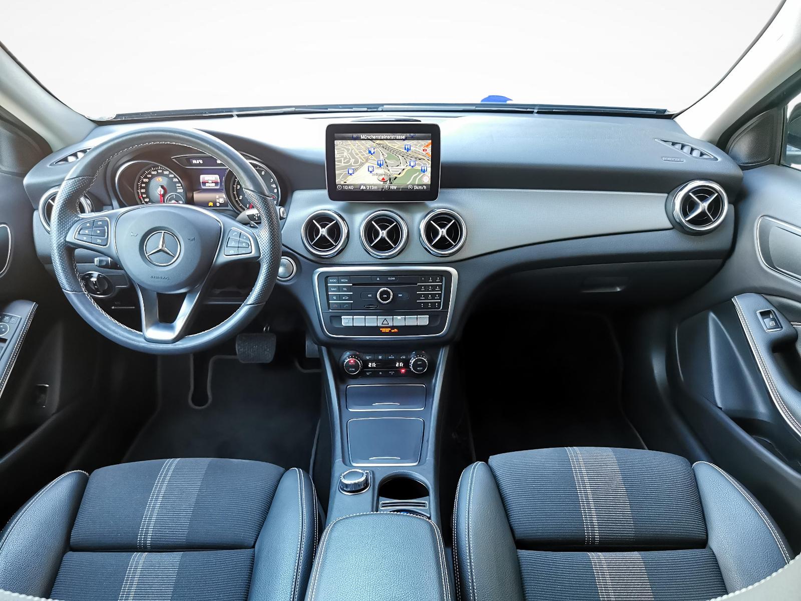 MERCEDES-BENZ GLA-Klasse X156 GLA 200 Night Star-image-3