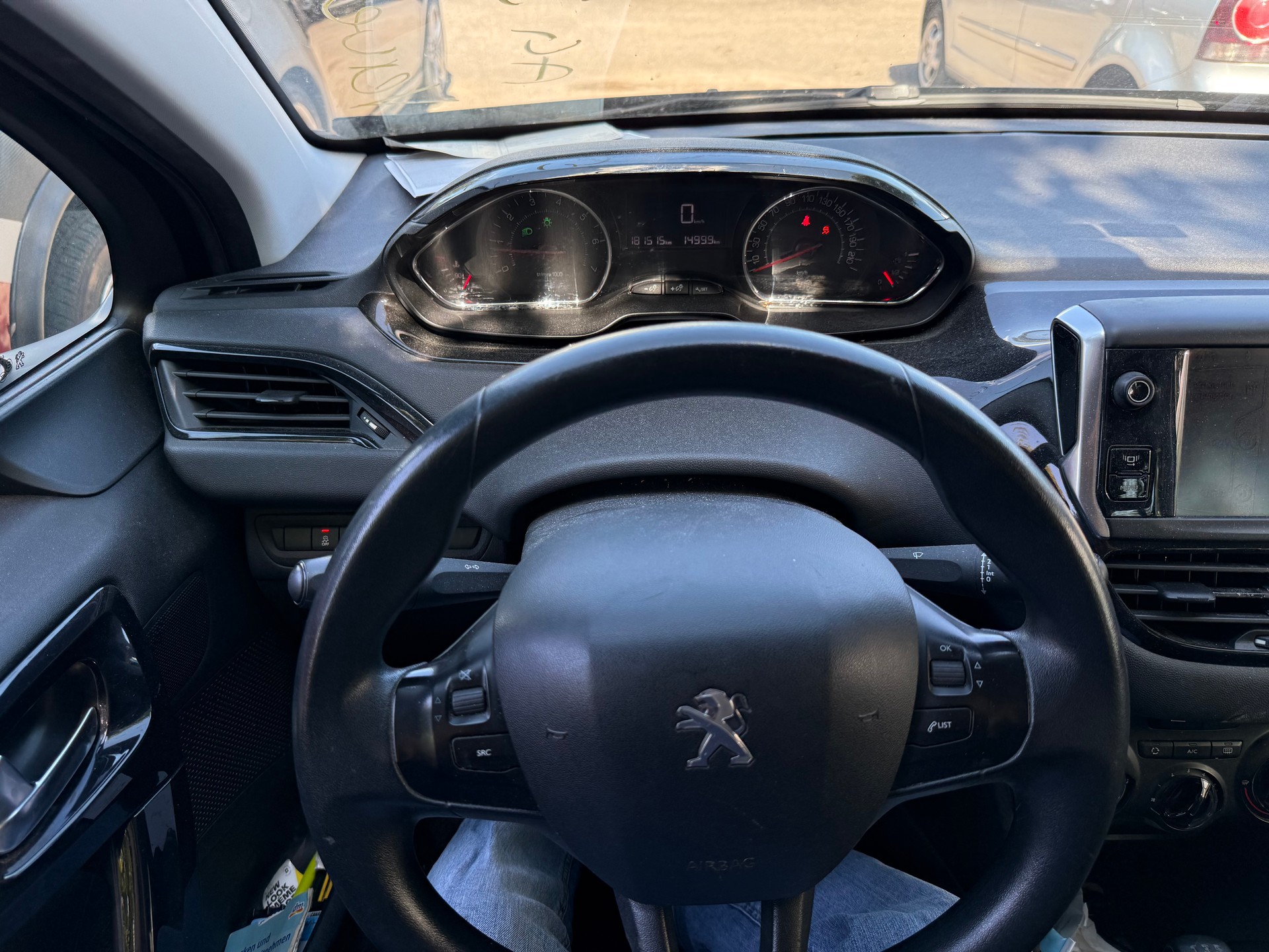 PEUGEOT 208 1.2 VTI Active-image-8