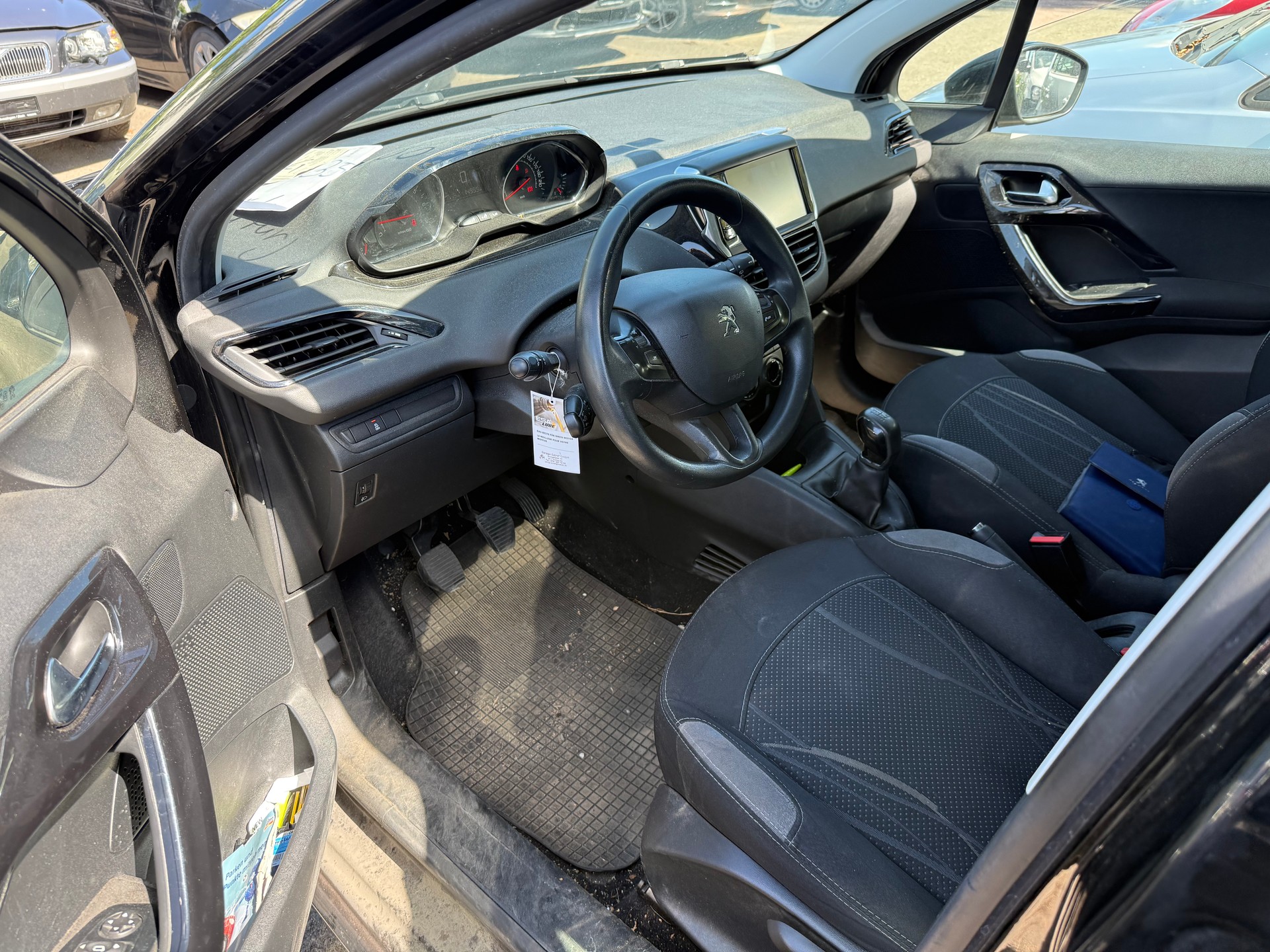 PEUGEOT 208 1.2 VTI Active-image-7
