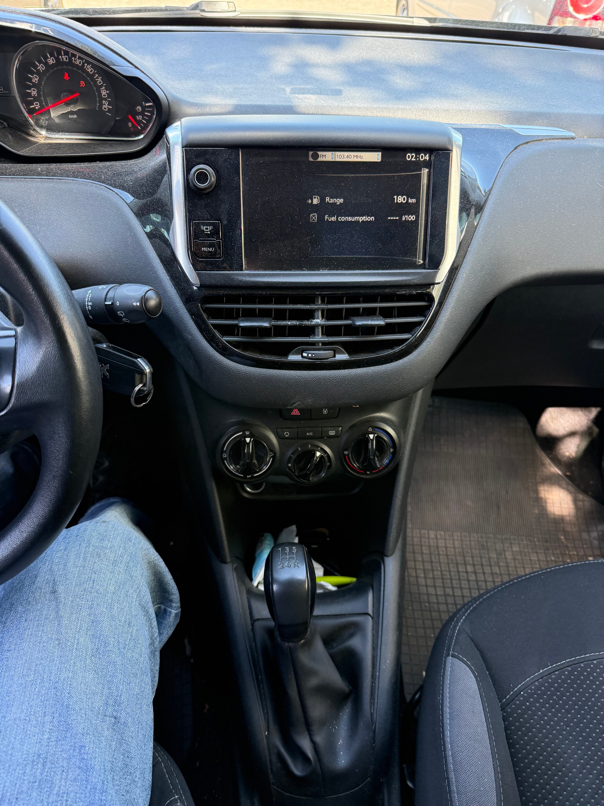 PEUGEOT 208 1.2 VTI Active-image-9