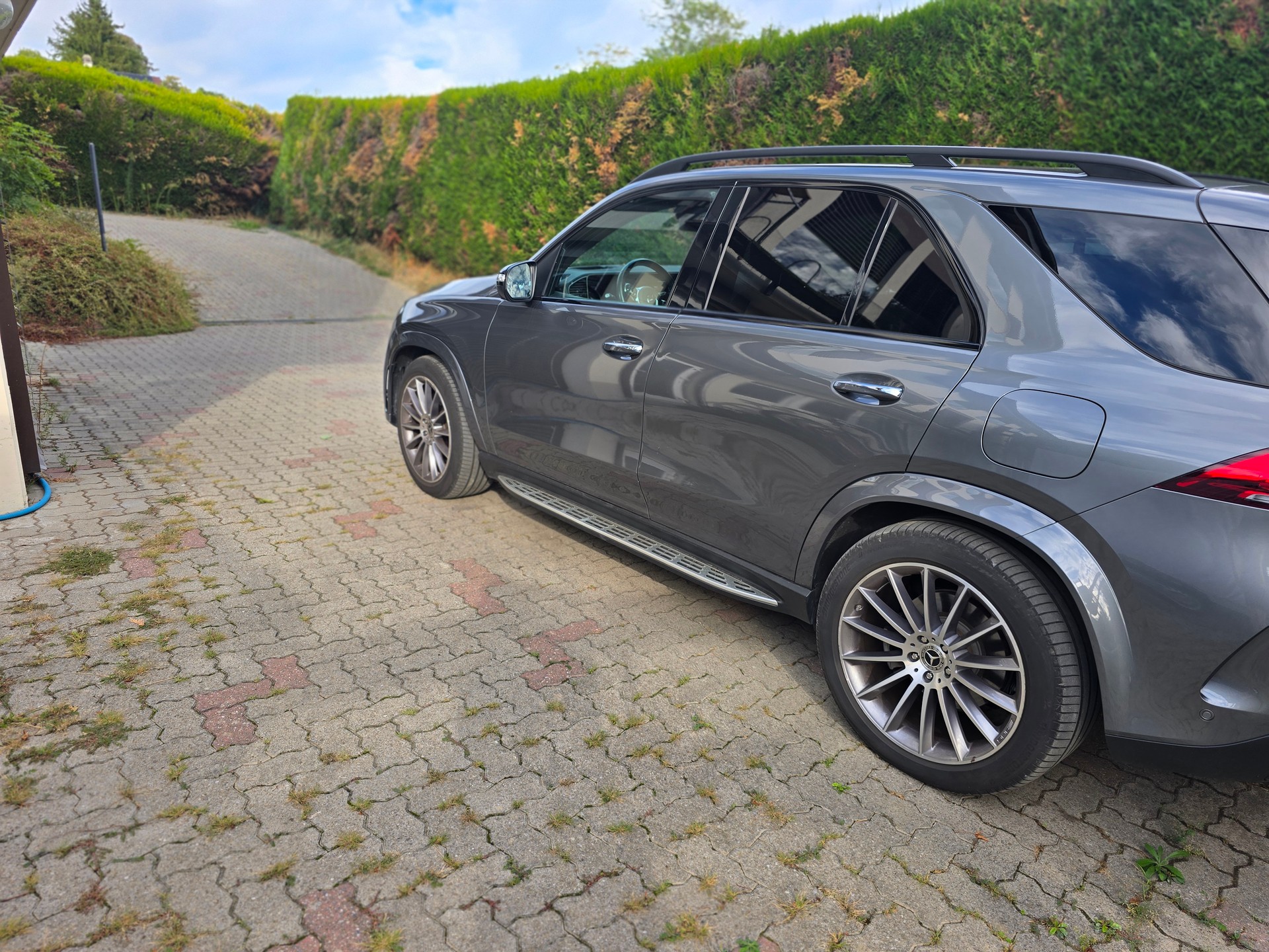 MERCEDES-BENZ GLE 350 de AMG Line 4matic-image-2