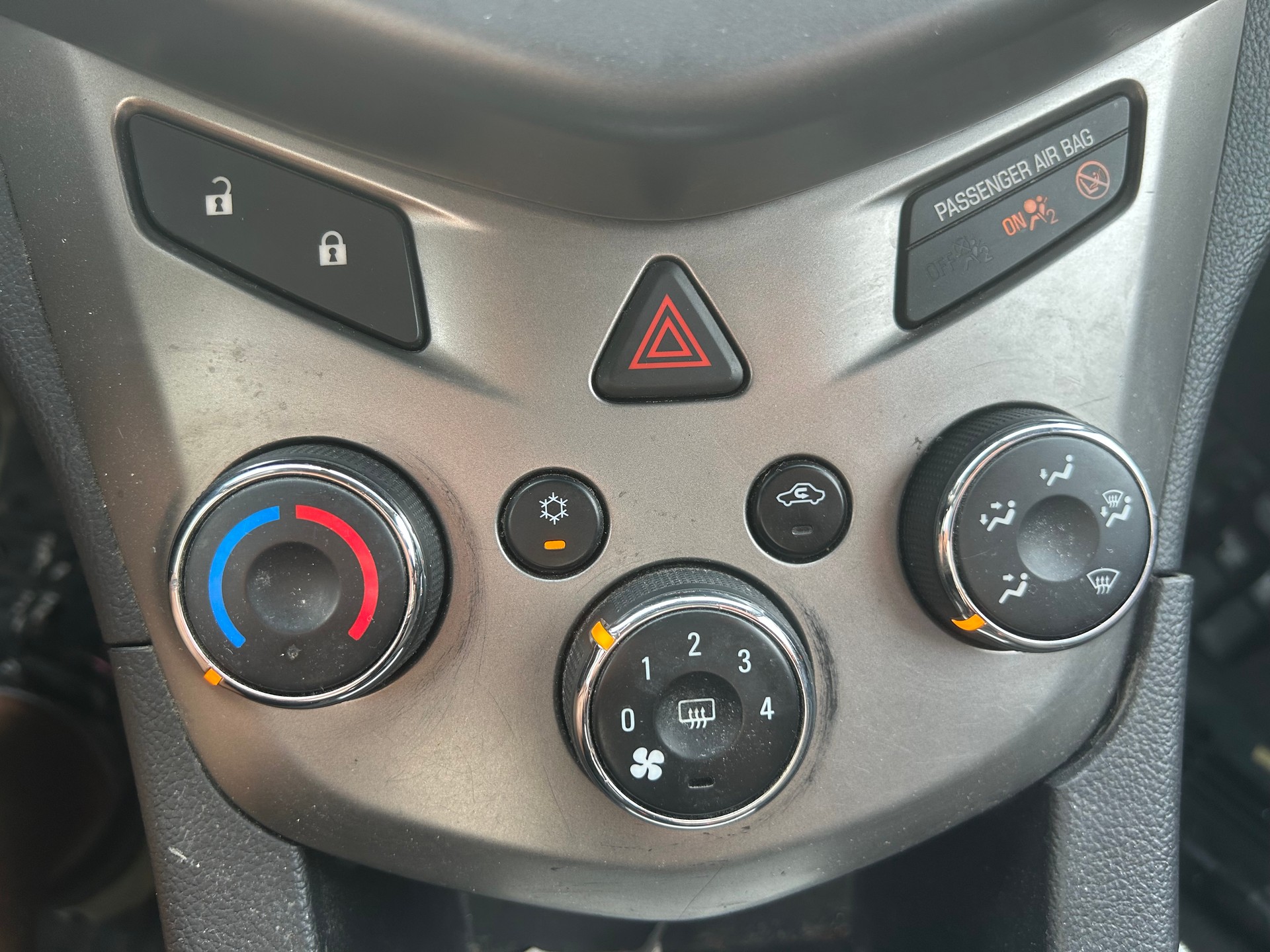 CHEVROLET Aveo 1.3 TCDi LTZ-image-7