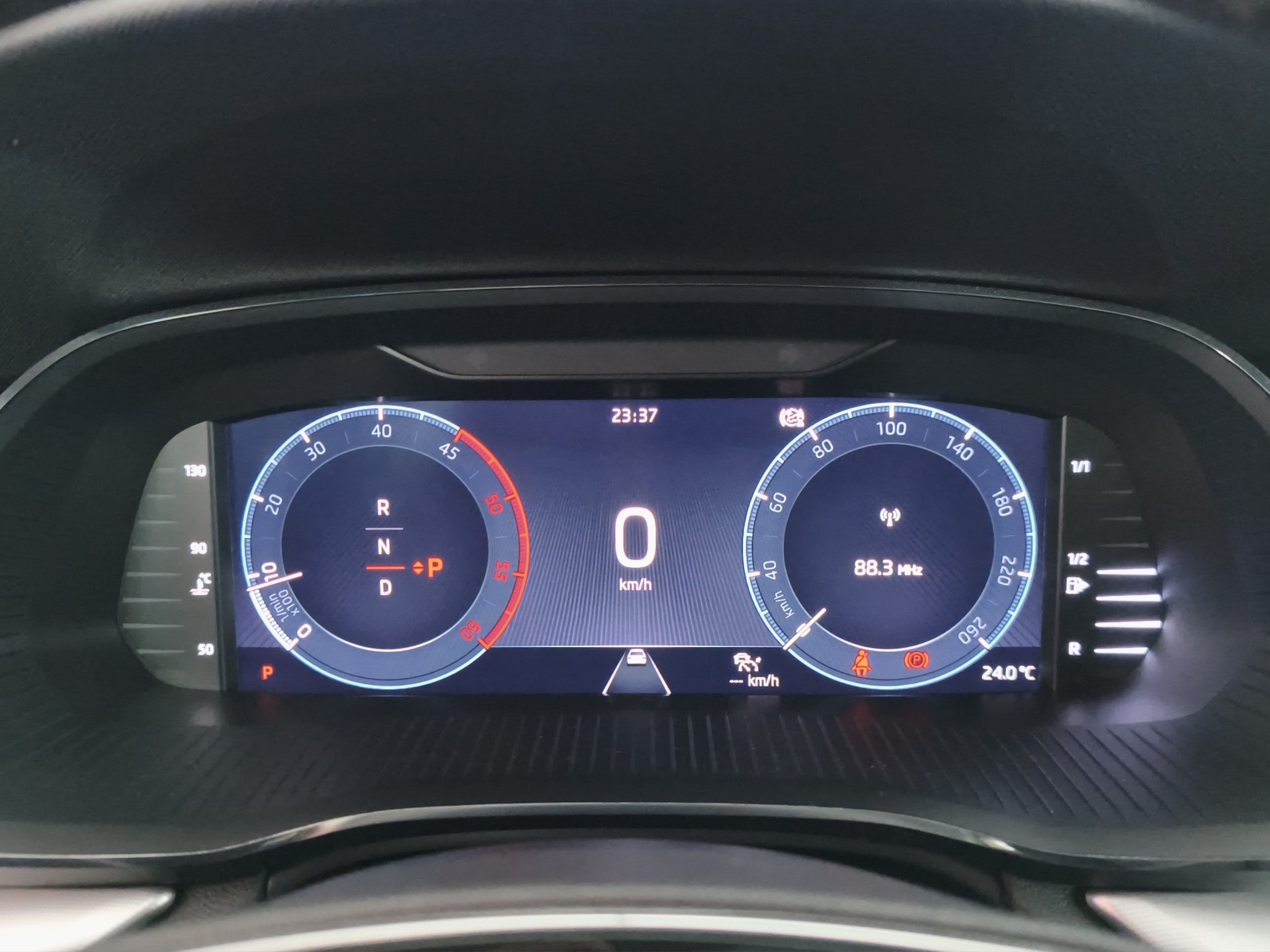 SKODA Octavia Combi 2.0 TDI DSG Ambition 4x4-image-13
