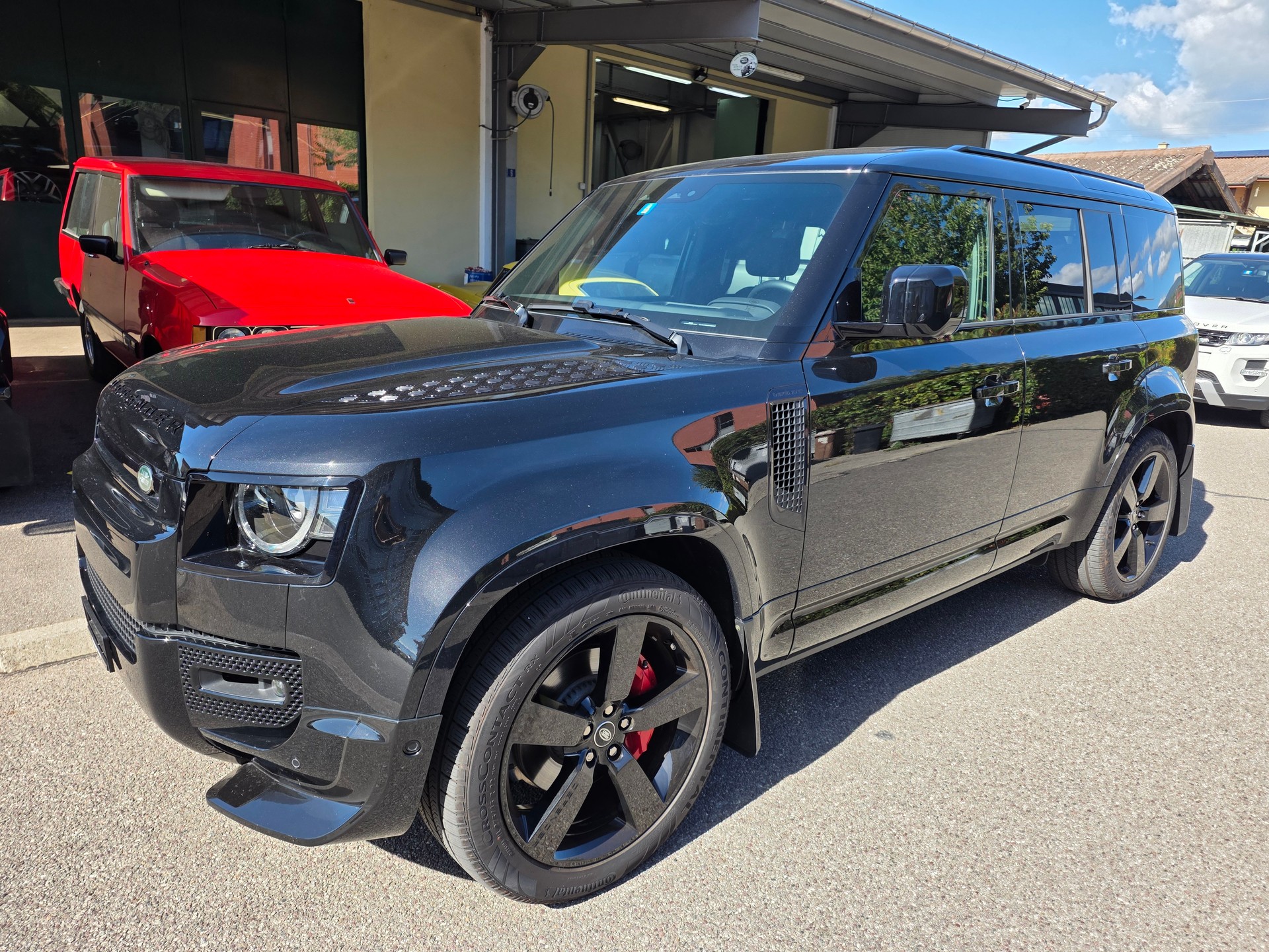 LAND ROVER Defender 110 3.0 D I6 300 X-Dynamic HSE AWD AT8-image-6