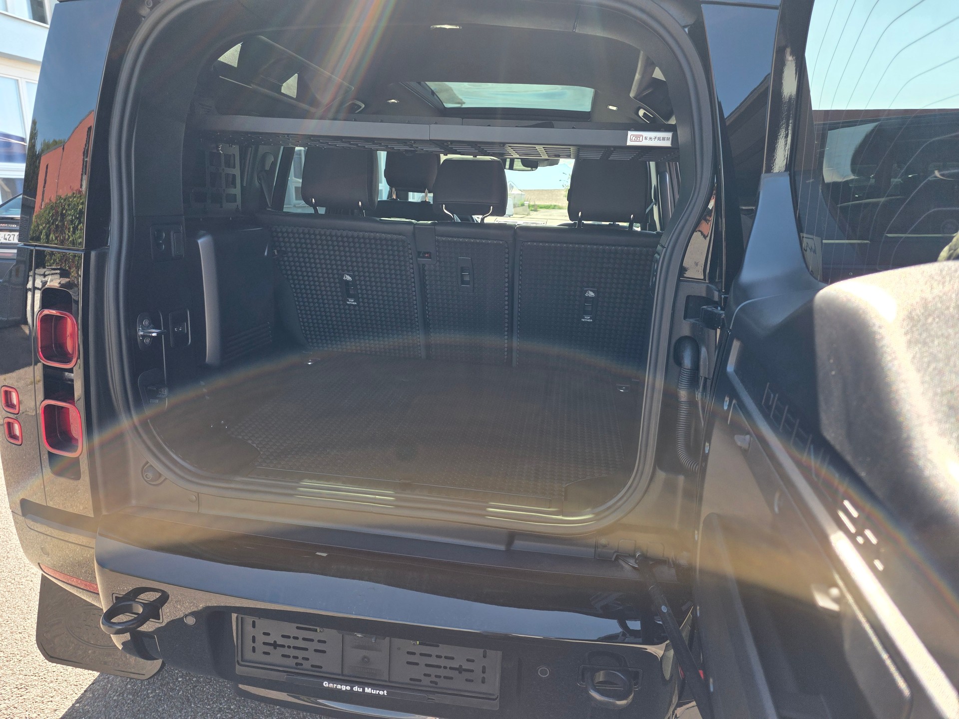 LAND ROVER Defender 110 3.0 D I6 300 X-Dynamic HSE AWD AT8-image-9